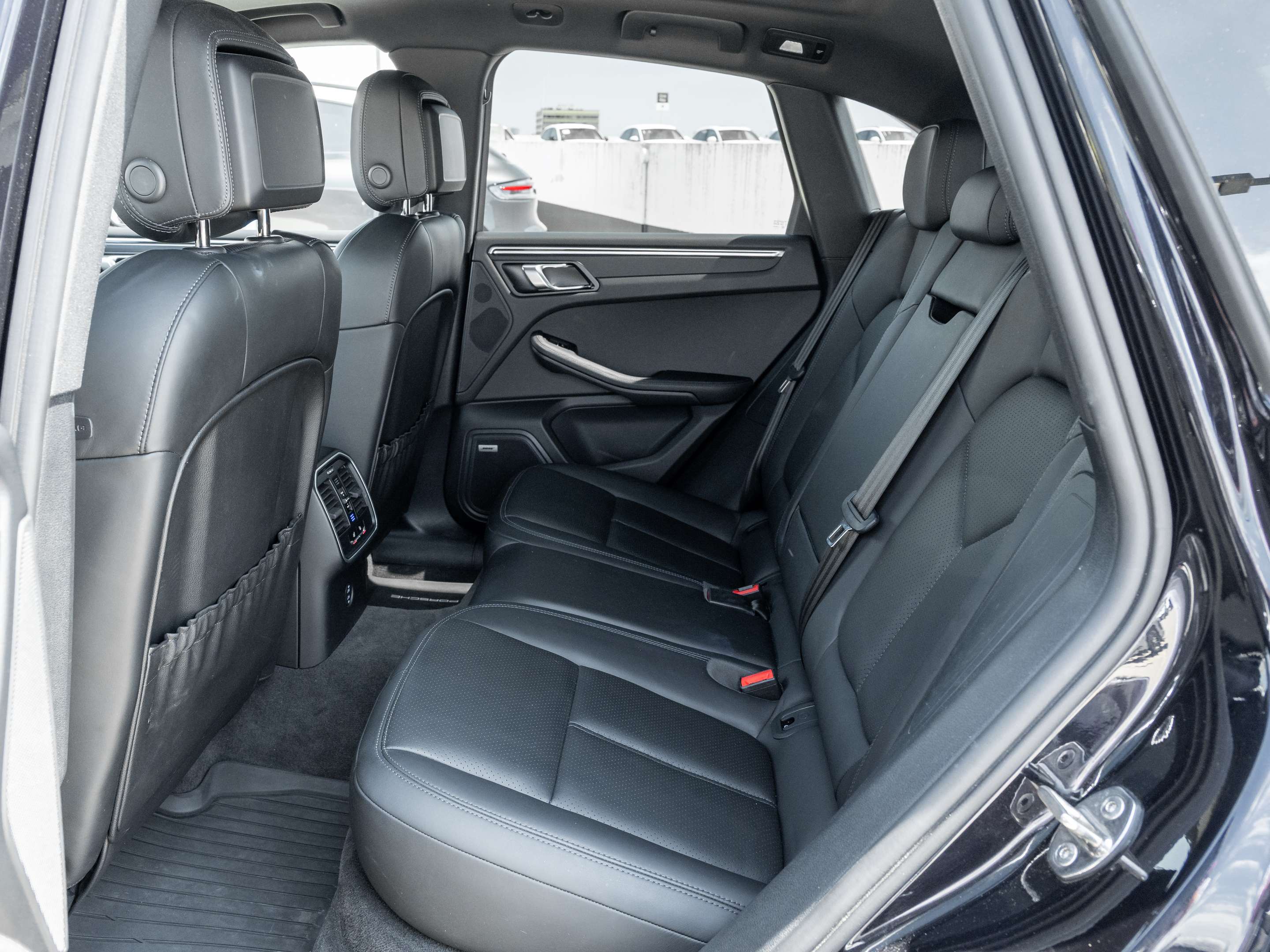 2021 Porsche Macan | Warranty Until May 2027 thumb 27
