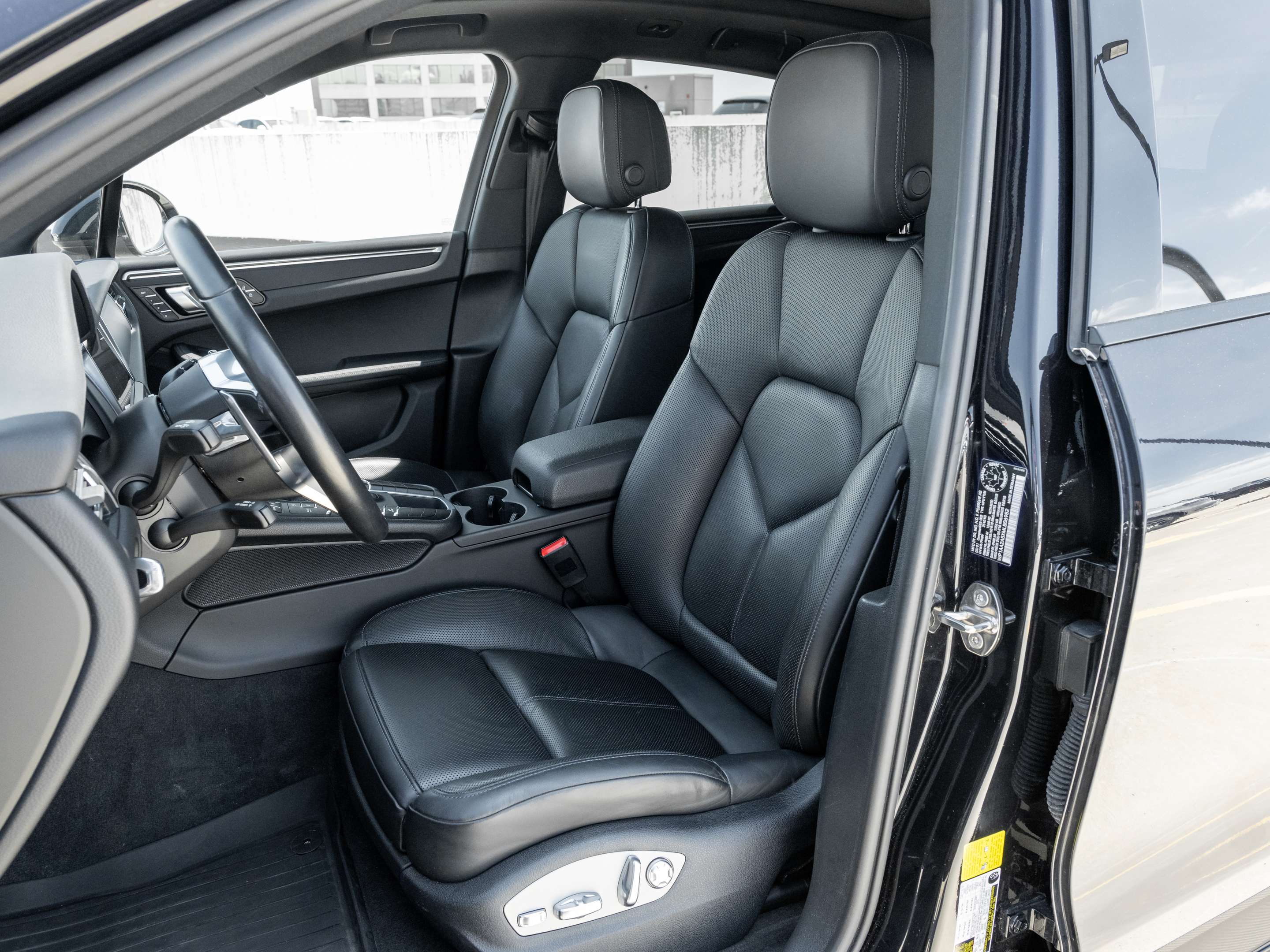 2021 Porsche Macan | Warranty Until May 2027 thumb 11