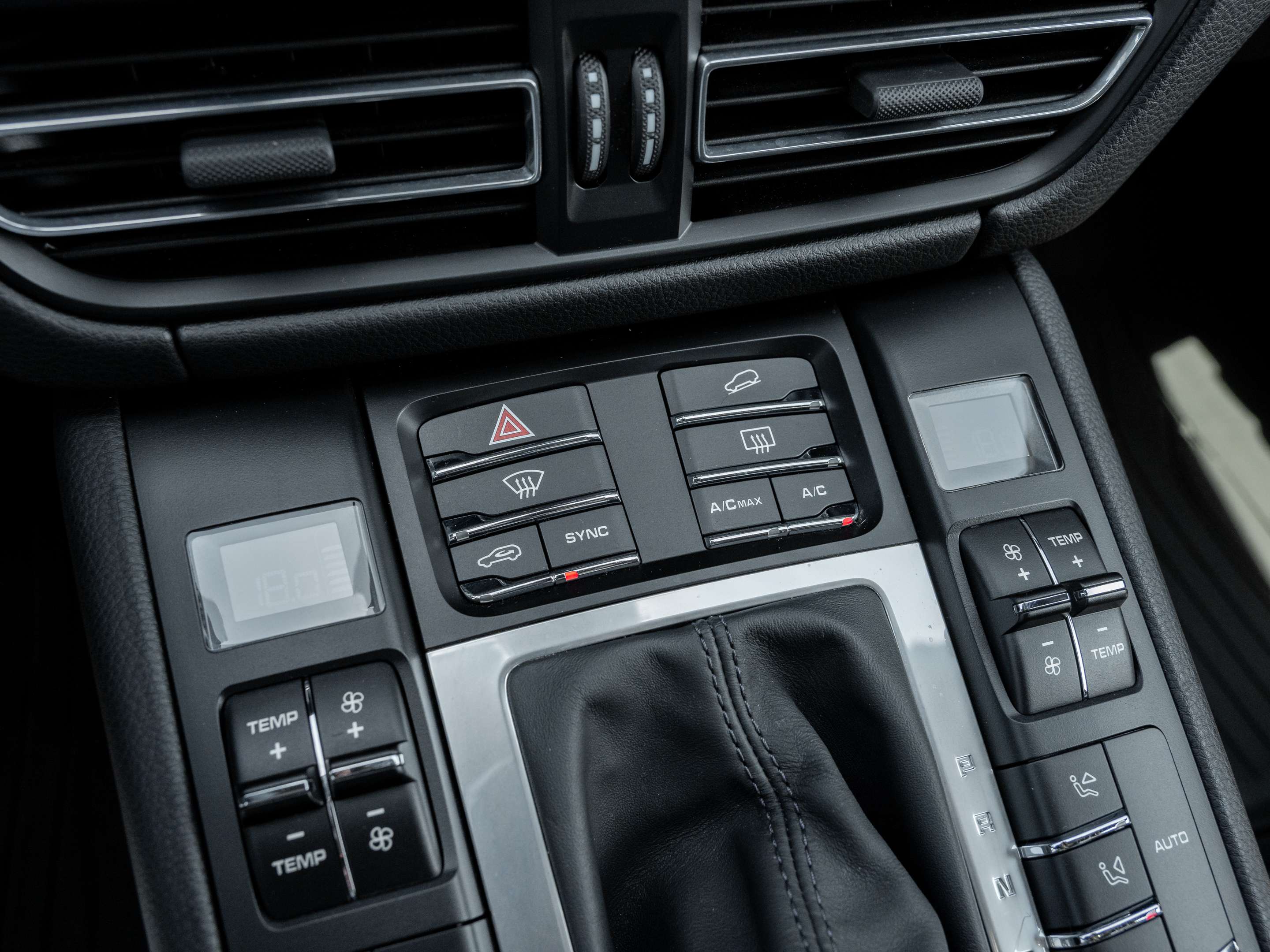 2021 Porsche Macan | Warranty Until May 2027 thumb 23