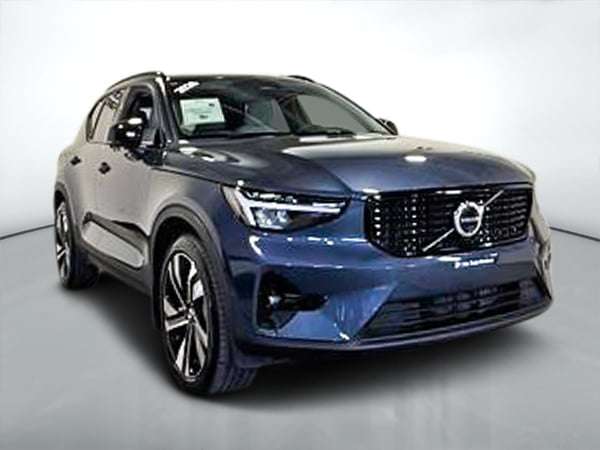2026 Volvo XC40 B5 PLUS DARK THEME