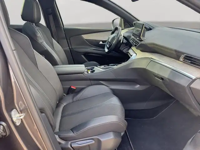 Peugeot 3008 view 9