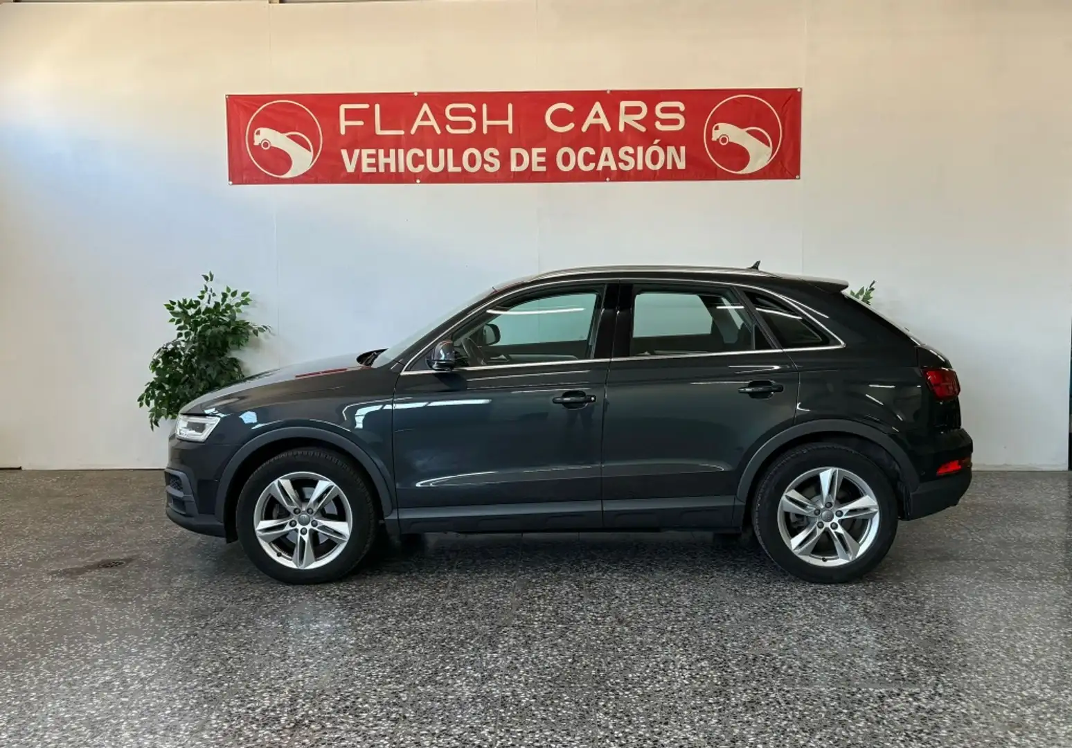 Audi Q3 2.0 TFSI quattro S tronic Noir - 2