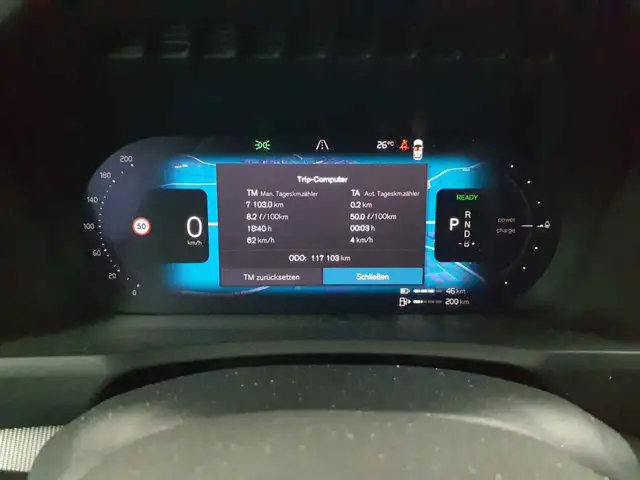 Volvo XC90 view 11