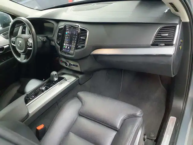 Volvo XC90 view 9