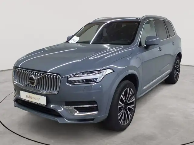Volvo XC90 view 2