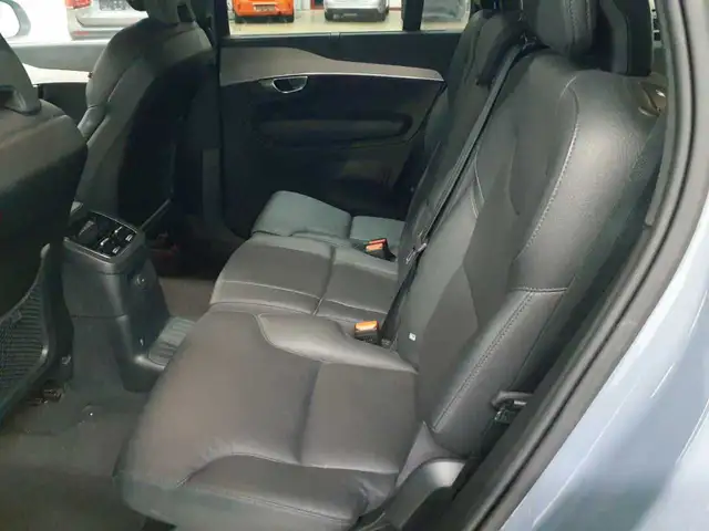Volvo XC90 view 13