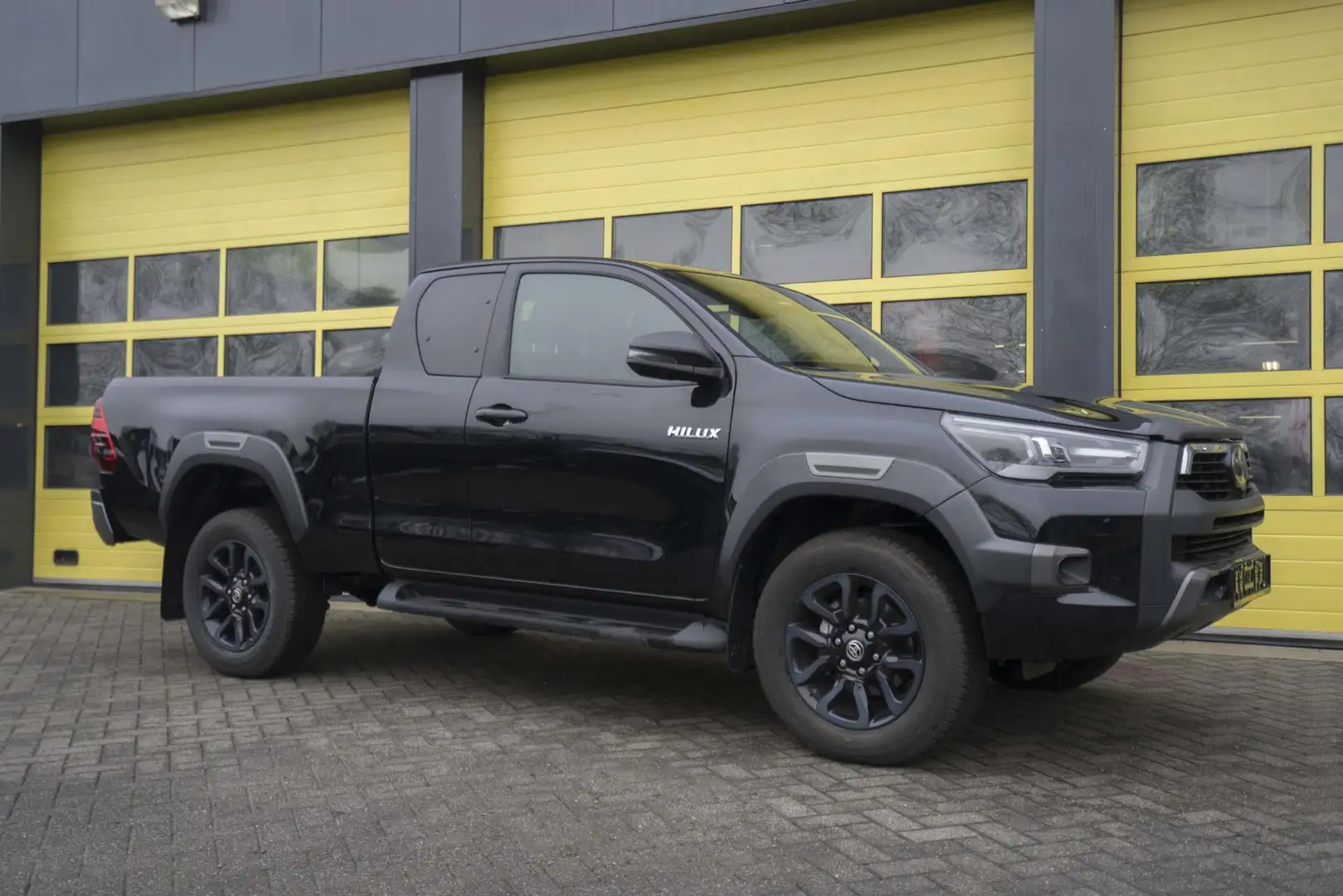 Toyota Hilux 2.8 D-4D Xtra Cab Invincible MY 2025 BPM VRIJ !! - 2