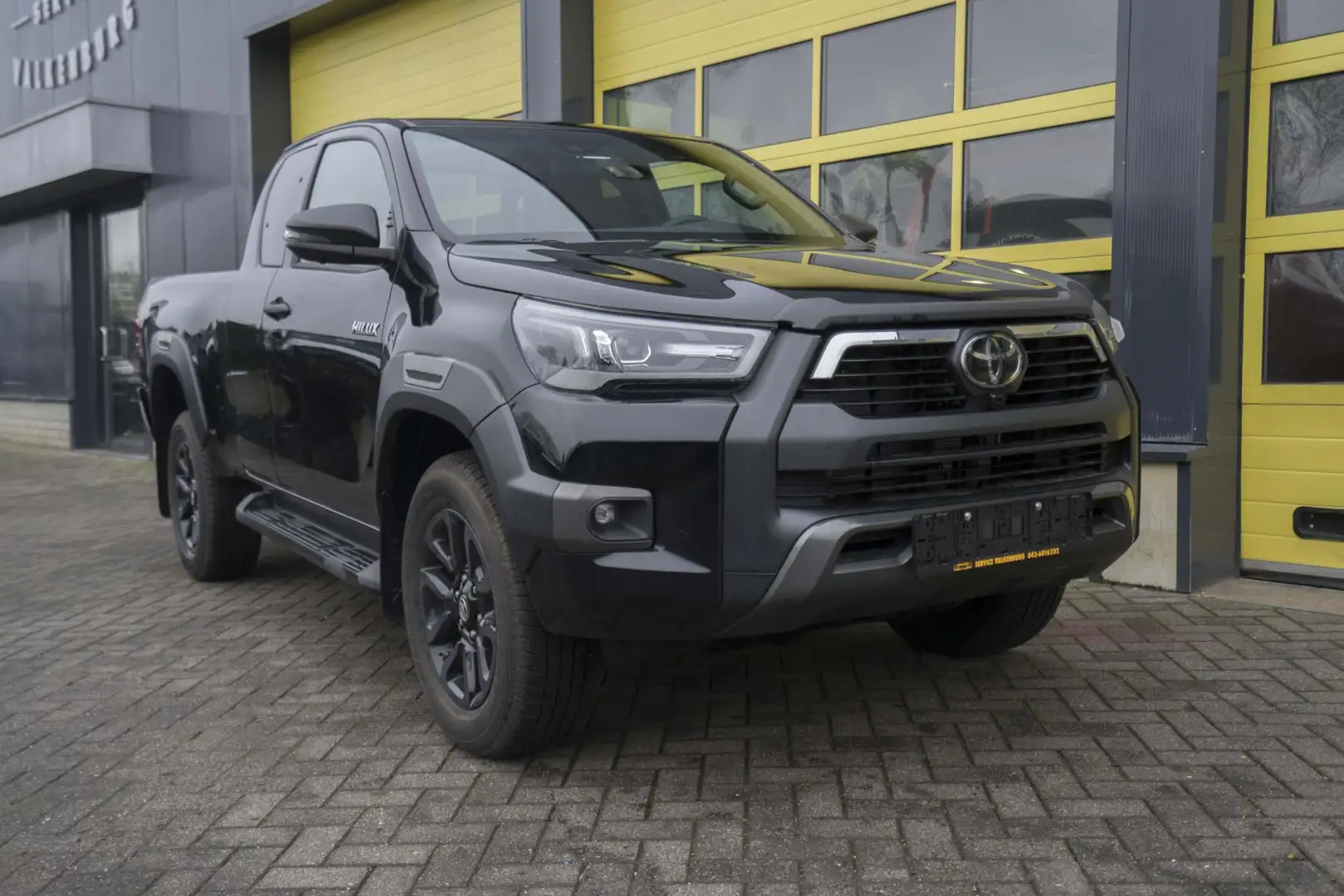 Toyota Hilux 2.8 D-4D Xtra Cab Invincible MY 2025 BPM VRIJ !! - 1