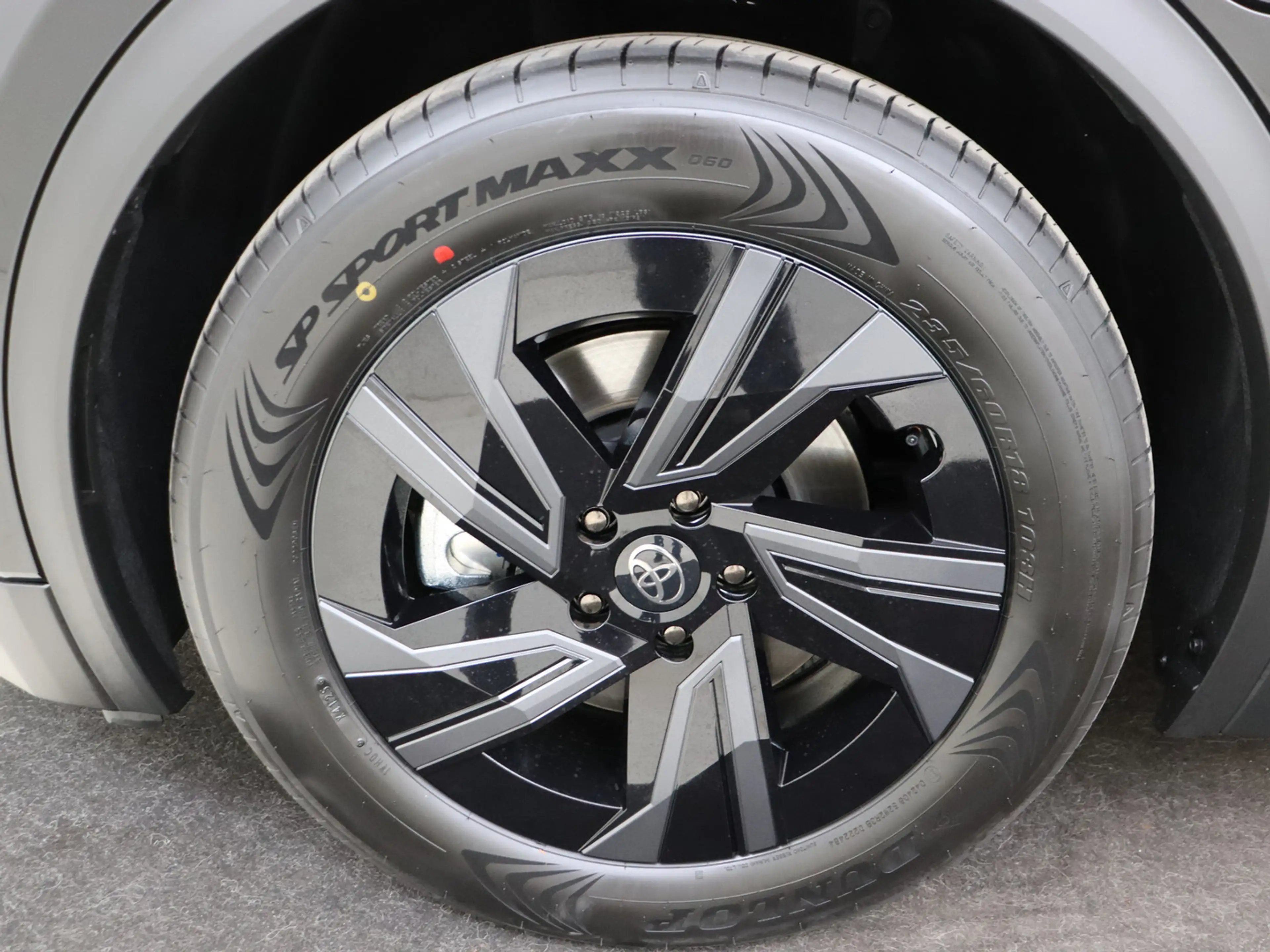 Toyota C-HR+ First Edition 77 kWh Demo auto — photo 10