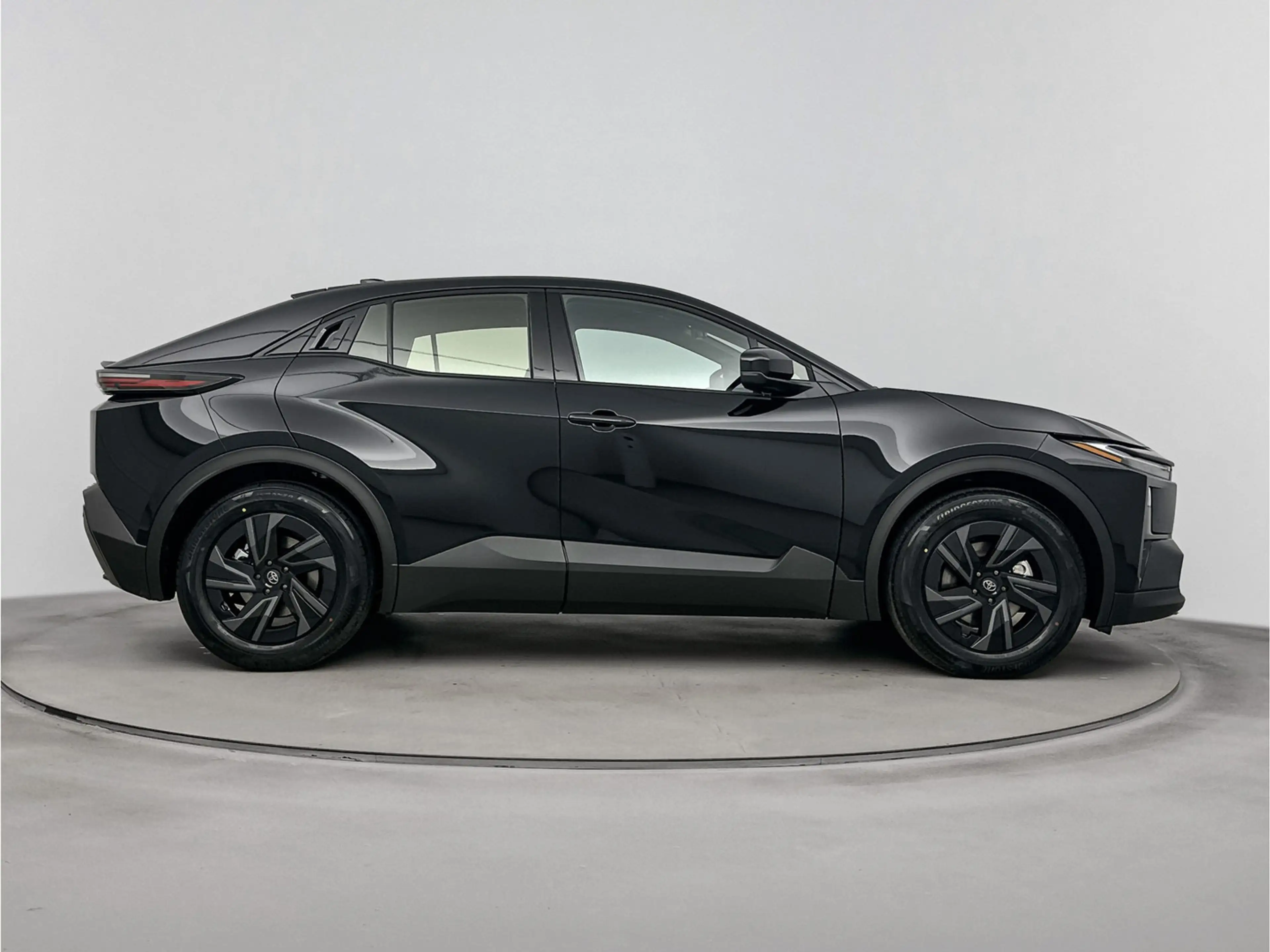 Toyota C-HR+ First Edition 77 kWh Demo auto — photo 3