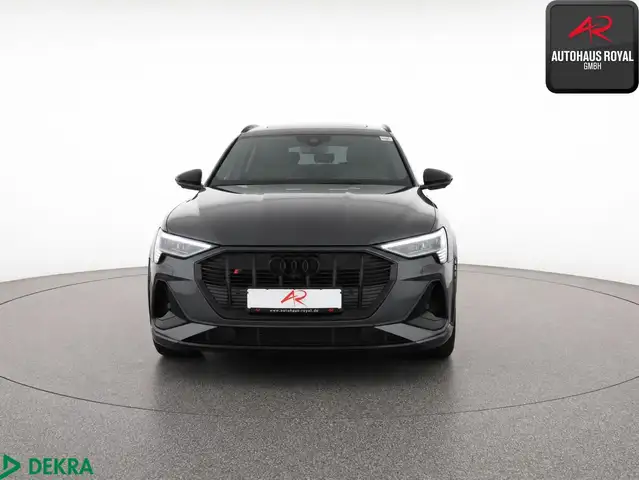 Audi E-Tron view 8