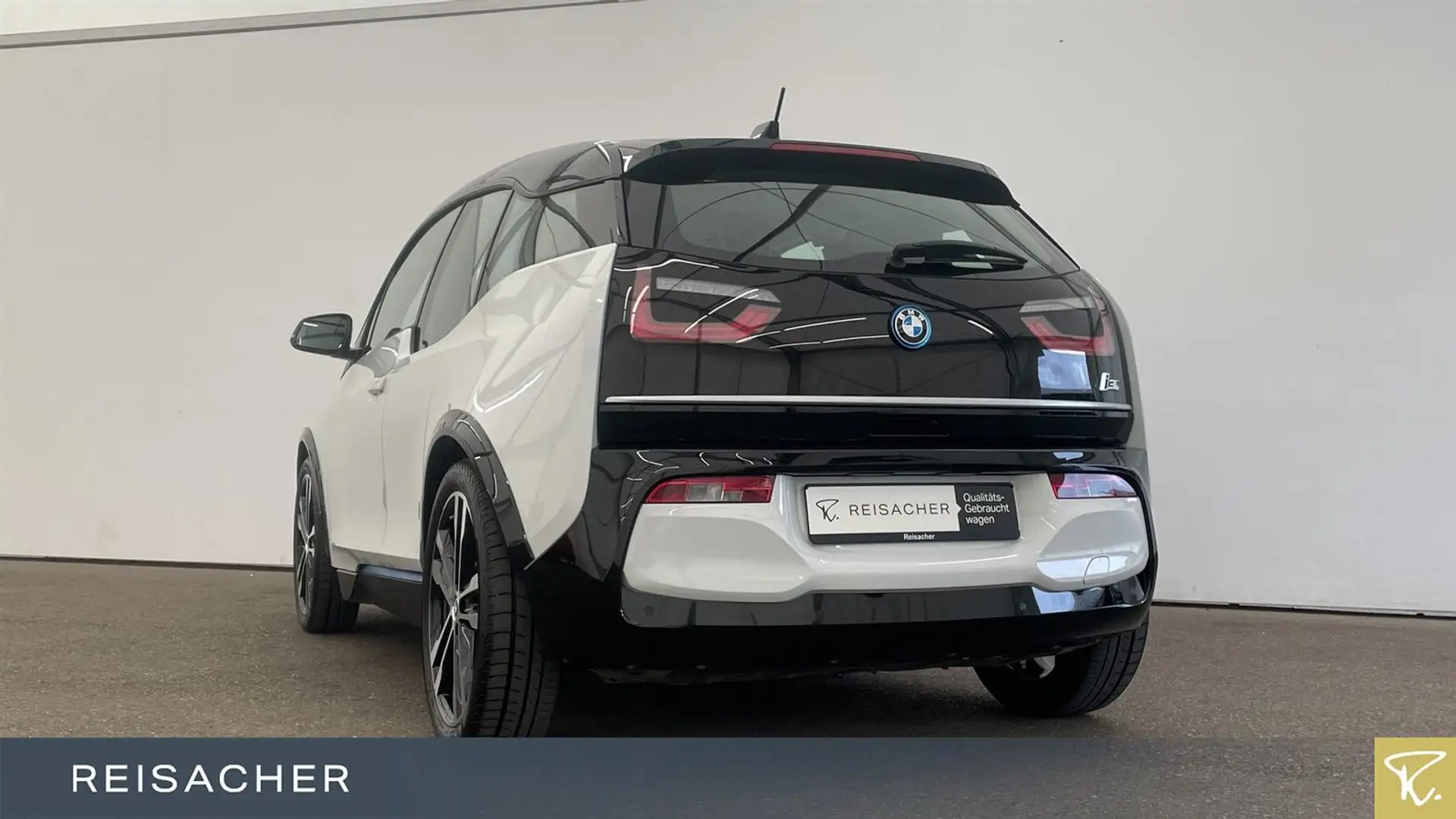 BMW 120 i3s 120 LED SHZ PDC KliA DAB Navi Tempomat 20"LM Weiß - 2