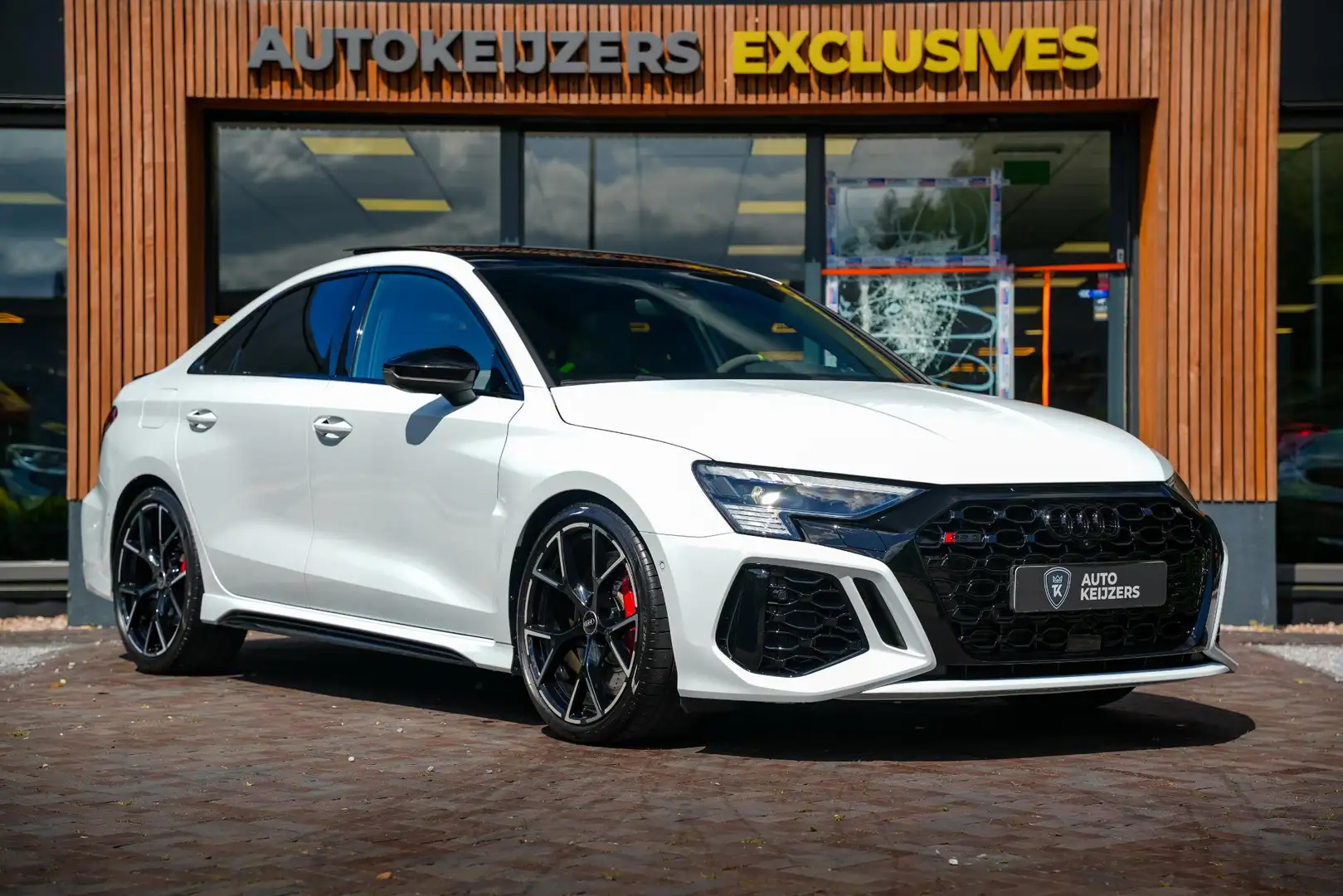 Audi RS3 A3 Limousine 2.5 TFSI quattro Panoramadak B&O HUD Blauw - 1