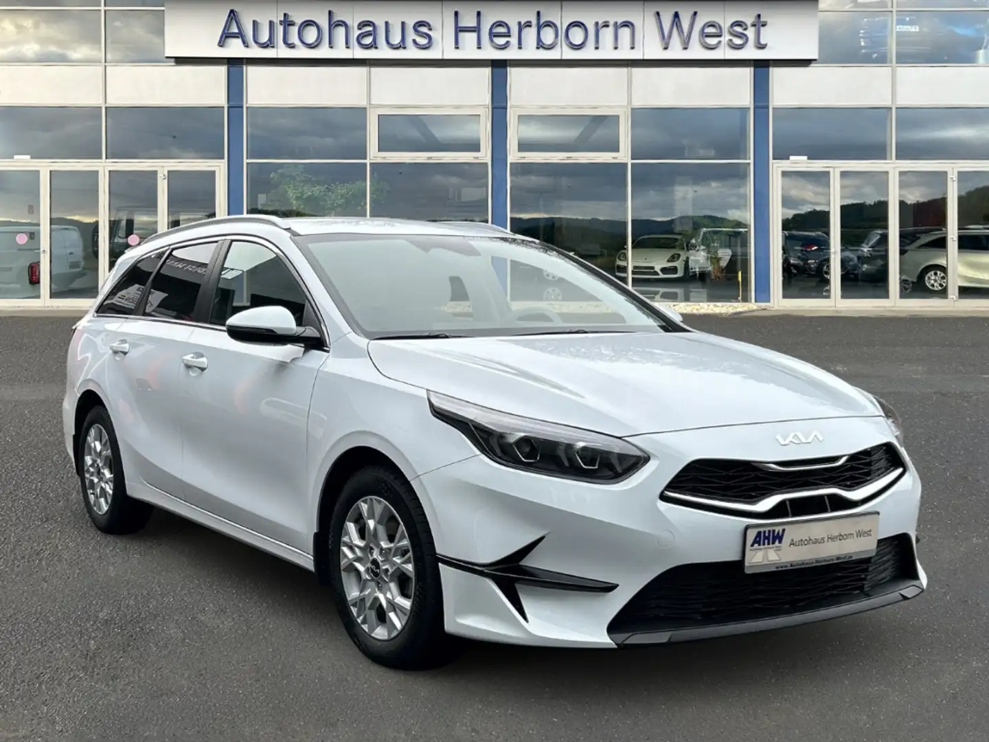 Kia Ceed / cee'd Sportswagon GOLD 1.5 T-GDI Automatik Navi Klimaaut Blanc - 2