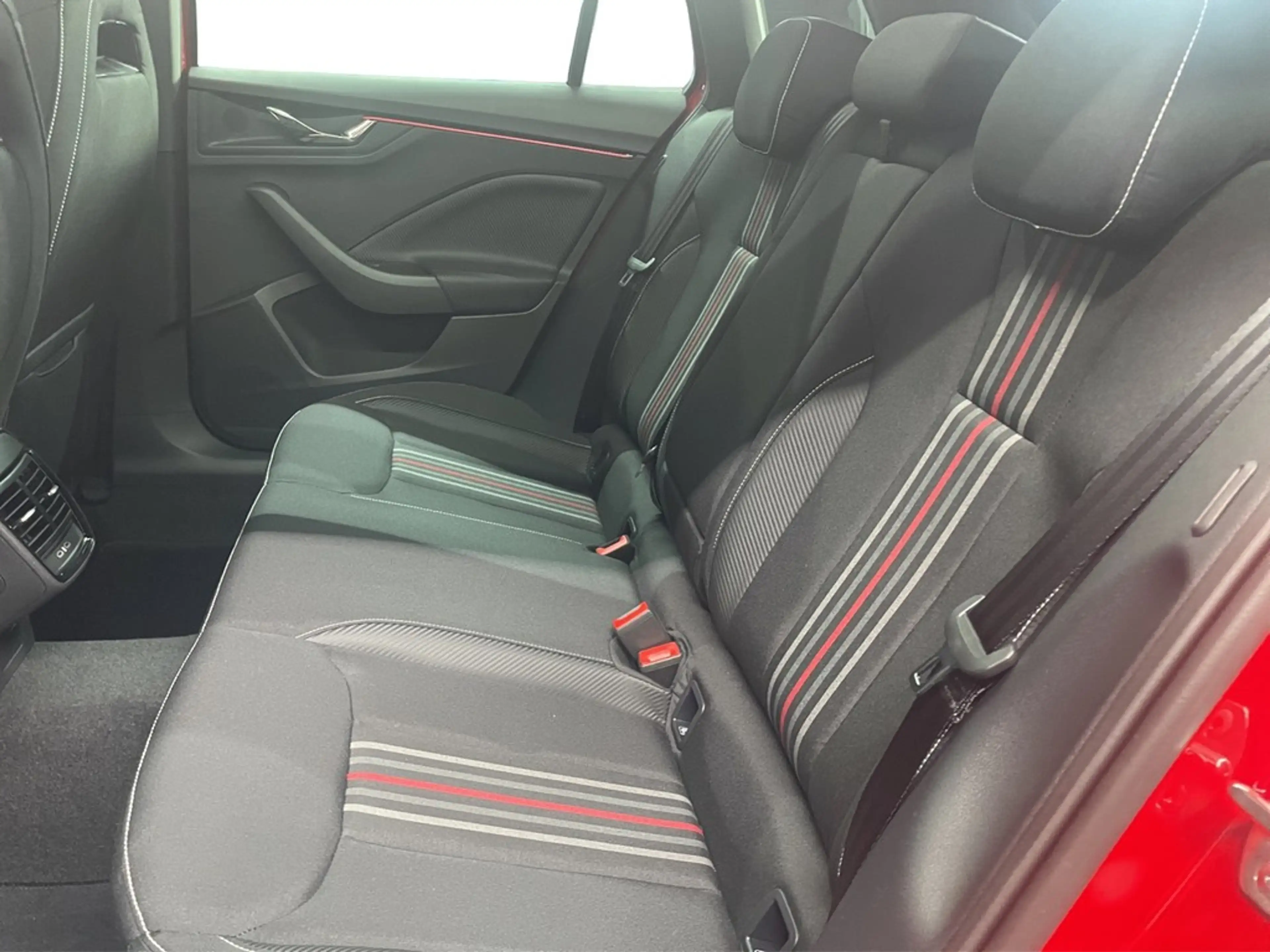 Skoda Kamiq 1.5 TSI DSG Monte Carlo PANO*MATRIX*APP-CONNECT... — photo 17
