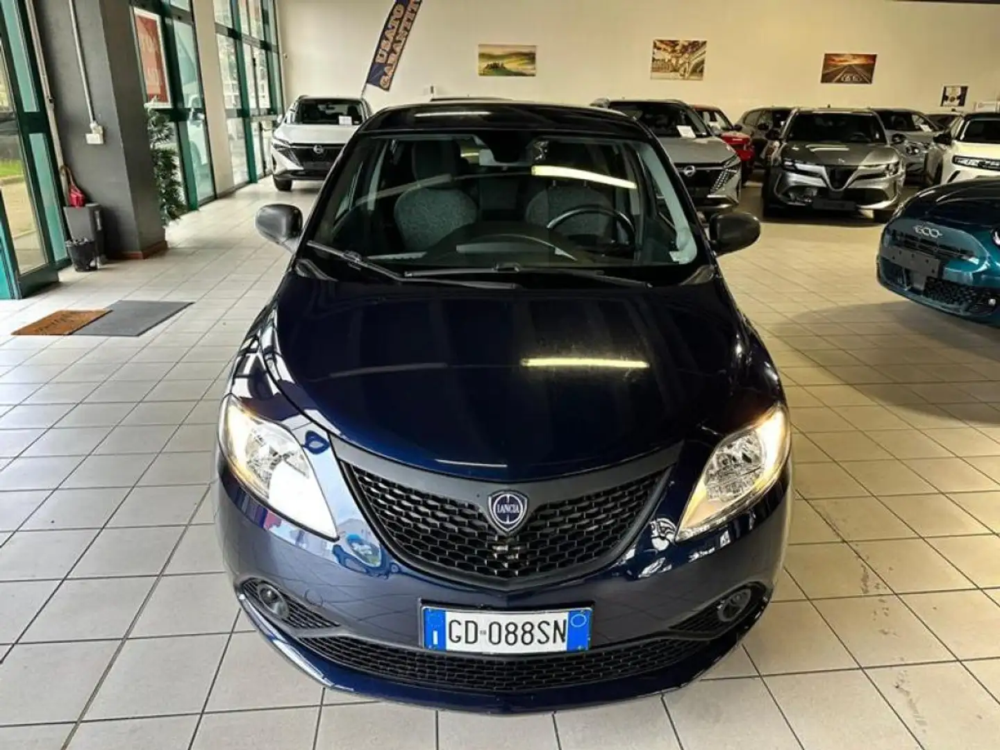 Lancia Ypsilon 1.0 FireFly 5 Hybrid Ecochic Silver NEOPATENTATI Bleu - 2