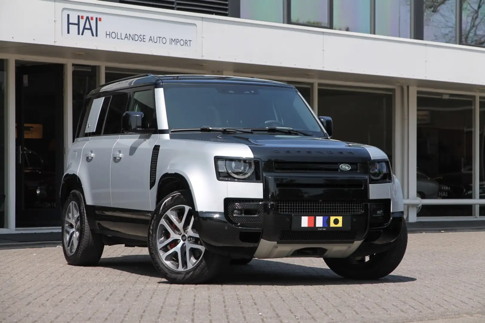Land Rover Defender 110 2.0 P400e 110 X I 6 Persoons I Pano I Trekhaak Grijs - 1