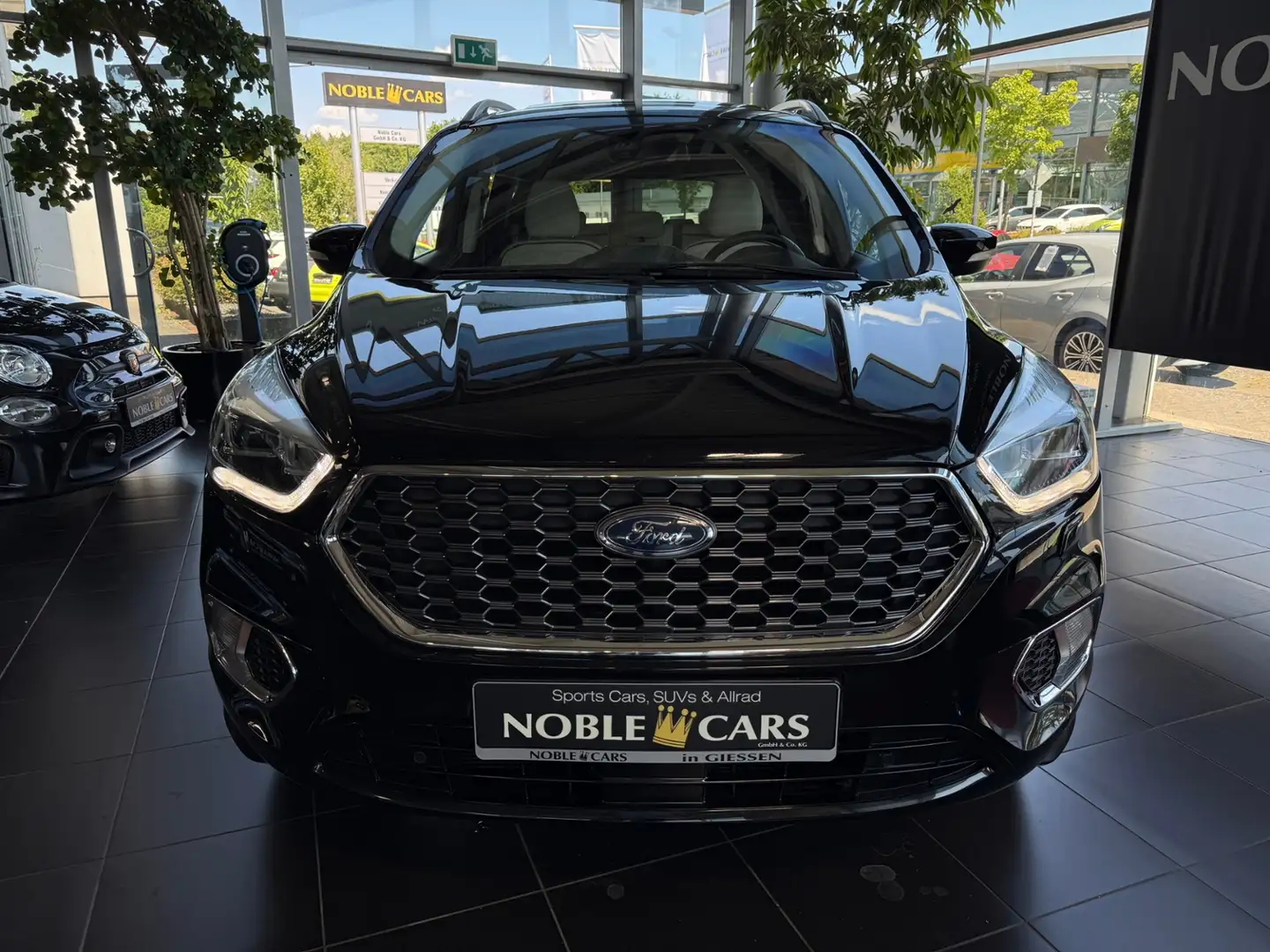 Ford Kuga Vignale Allrad PANO AHK SONY XENON Schwarz - 2