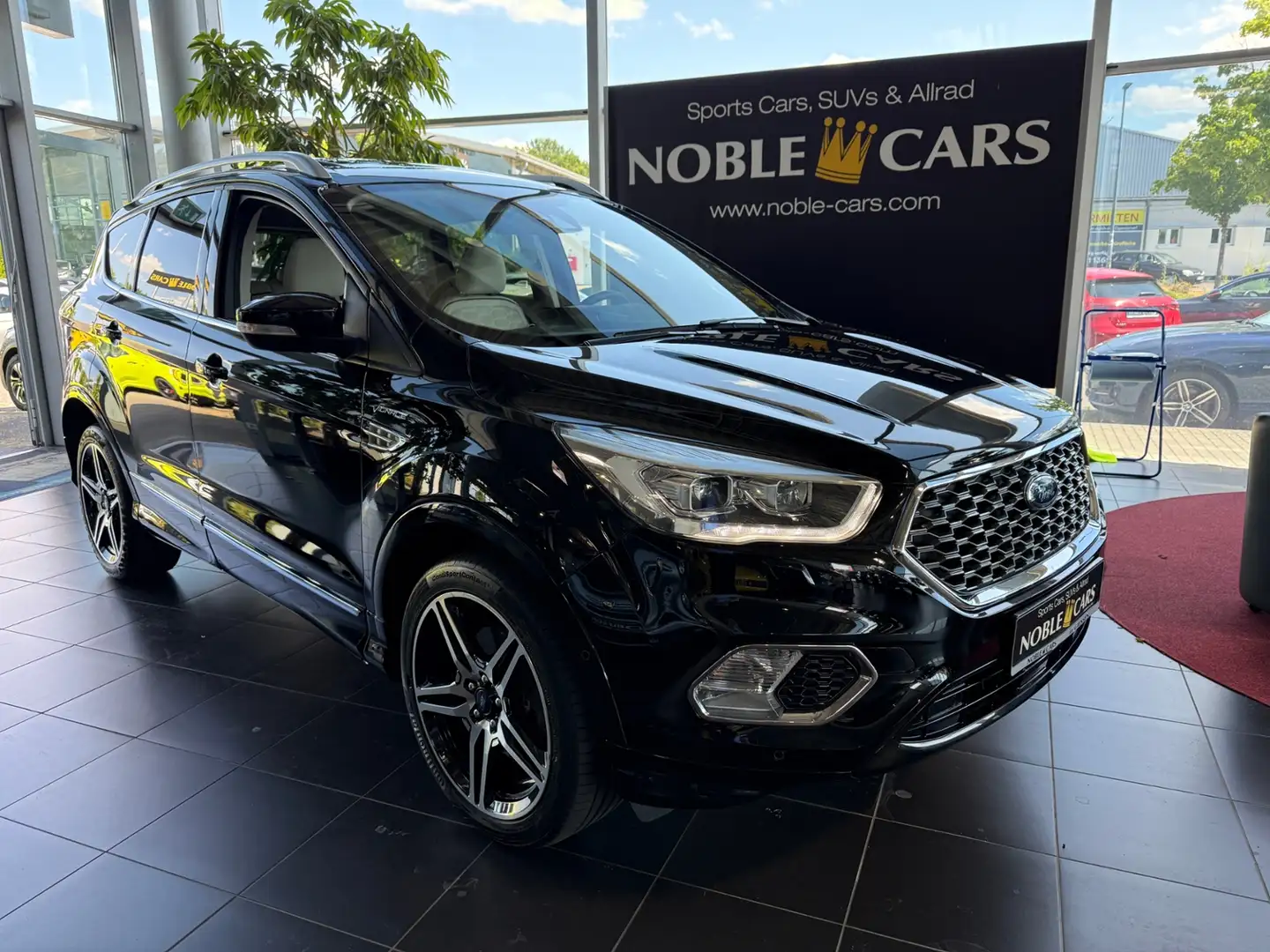 Ford Kuga Vignale Allrad PANO AHK SONY XENON Schwarz - 1