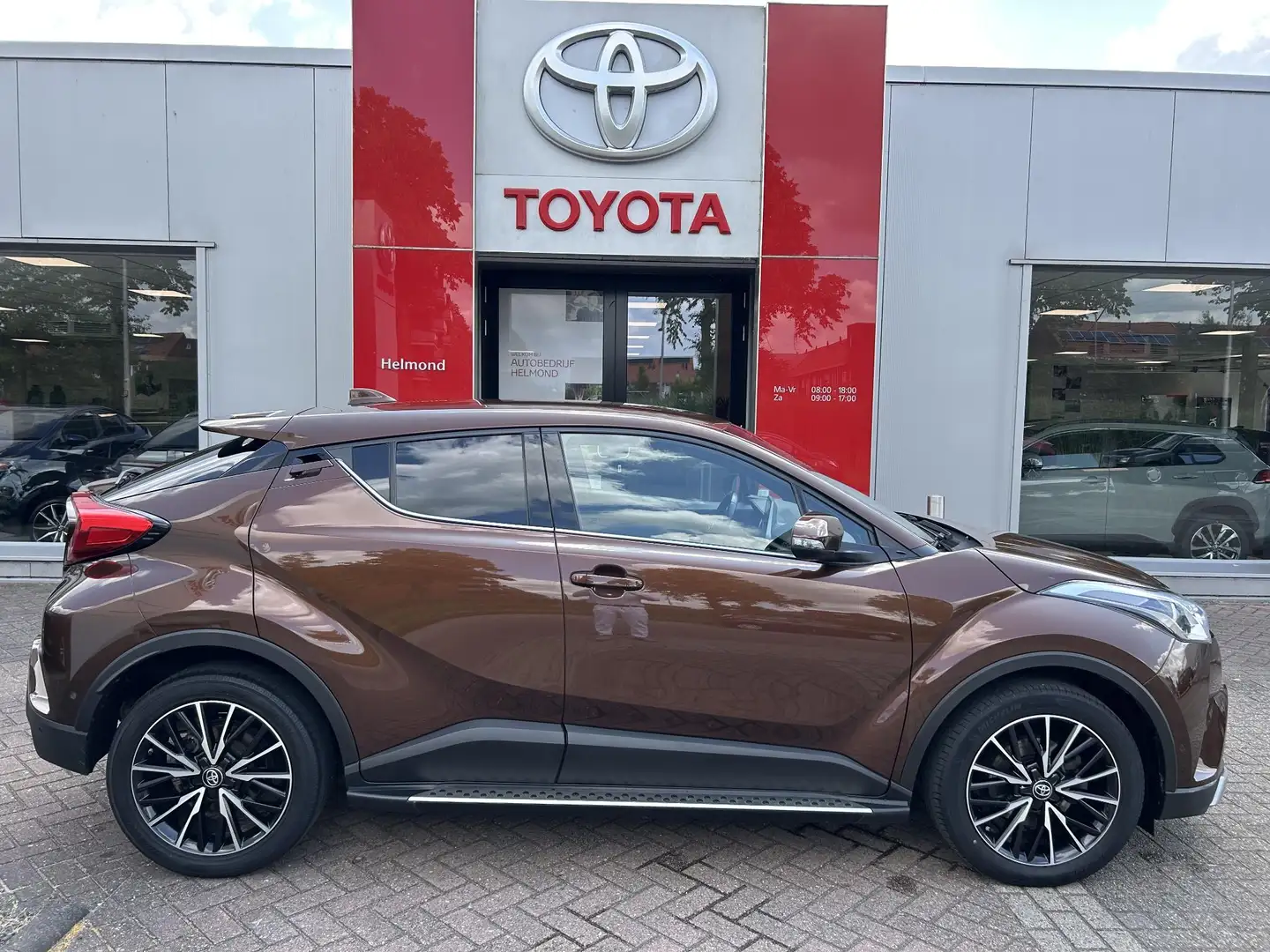 Toyota C-HR 1.2 Turbo Executive Brown - 2