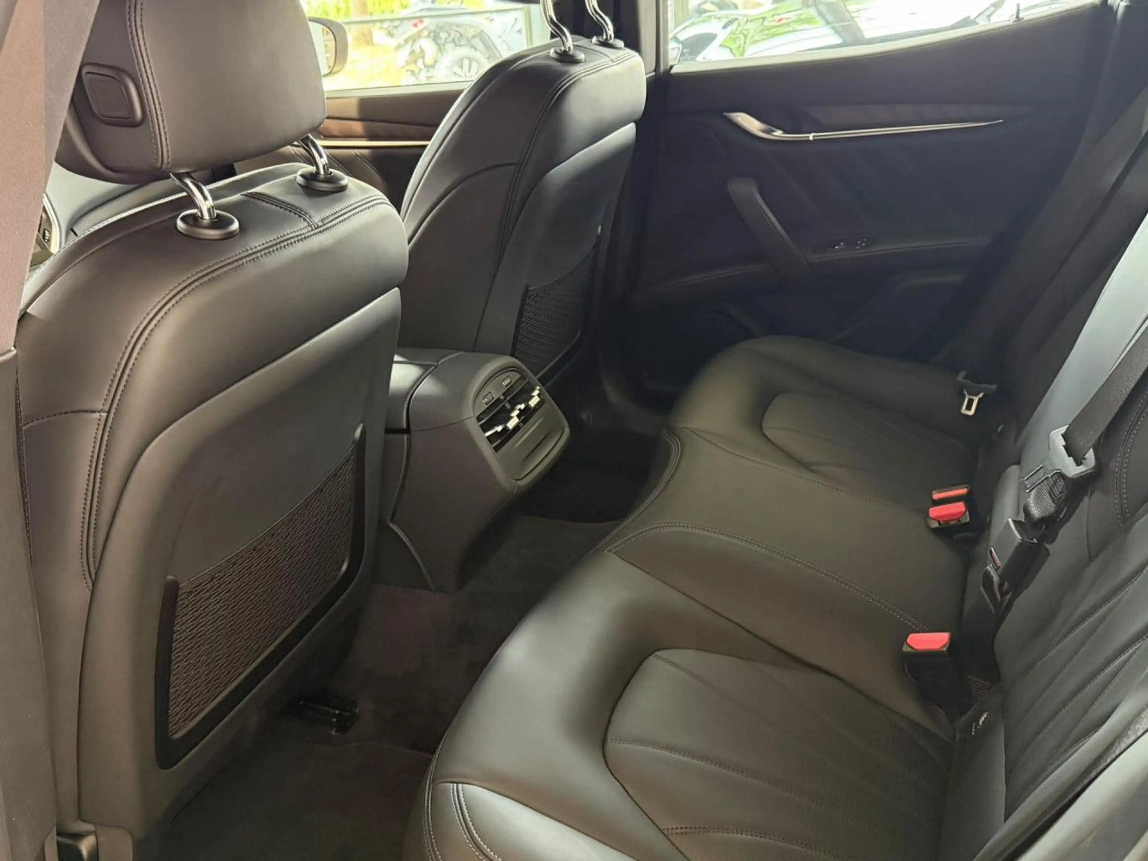Maserati Ghibli Hybrid GranLusso Bluetooth Vollleder Klima — photo 14