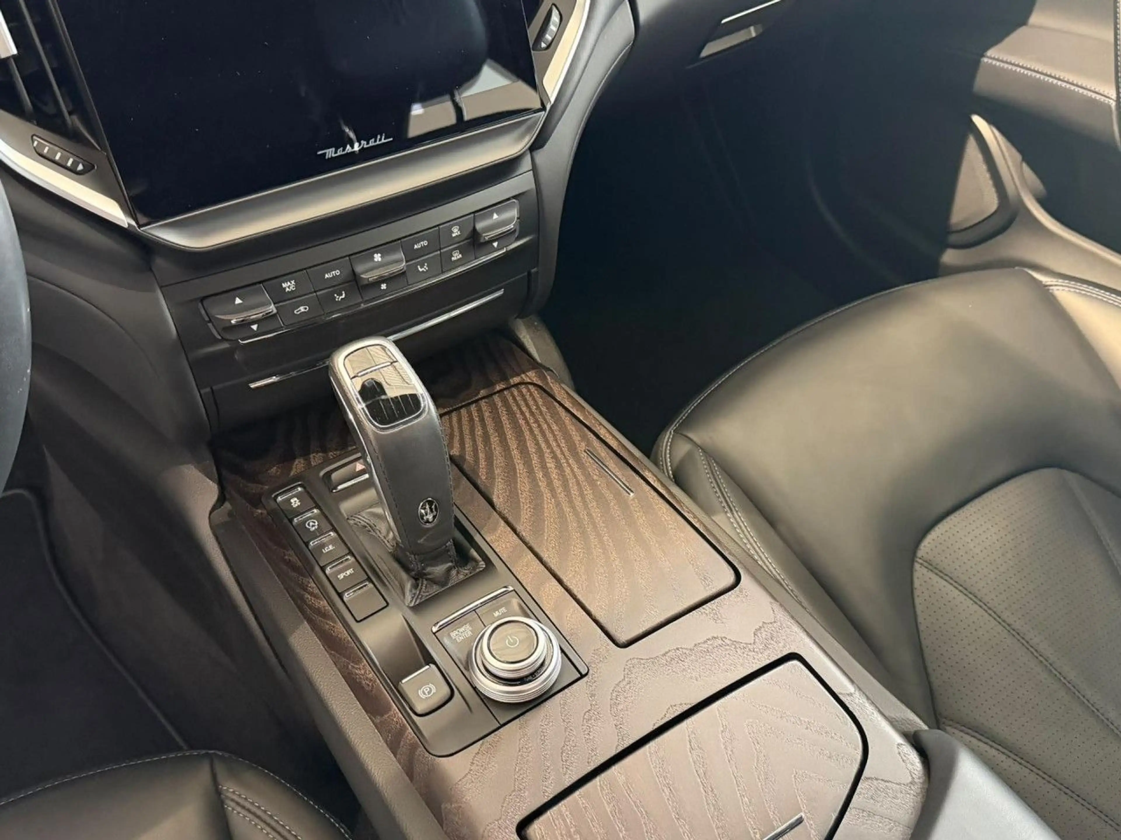 Maserati Ghibli Hybrid GranLusso Bluetooth Vollleder Klima — photo 12