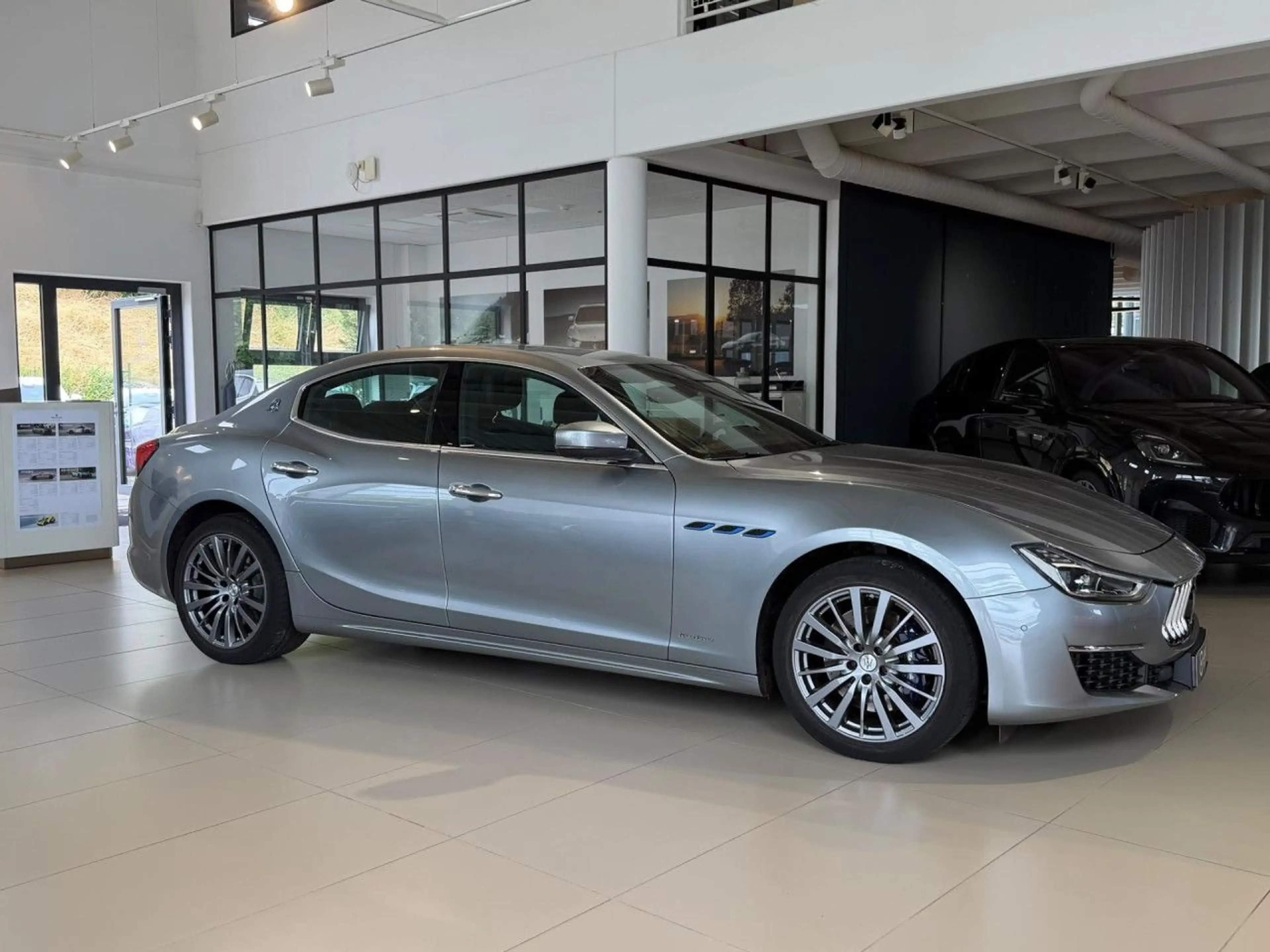 Maserati Ghibli Hybrid GranLusso Bluetooth Vollleder Klima — photo 4