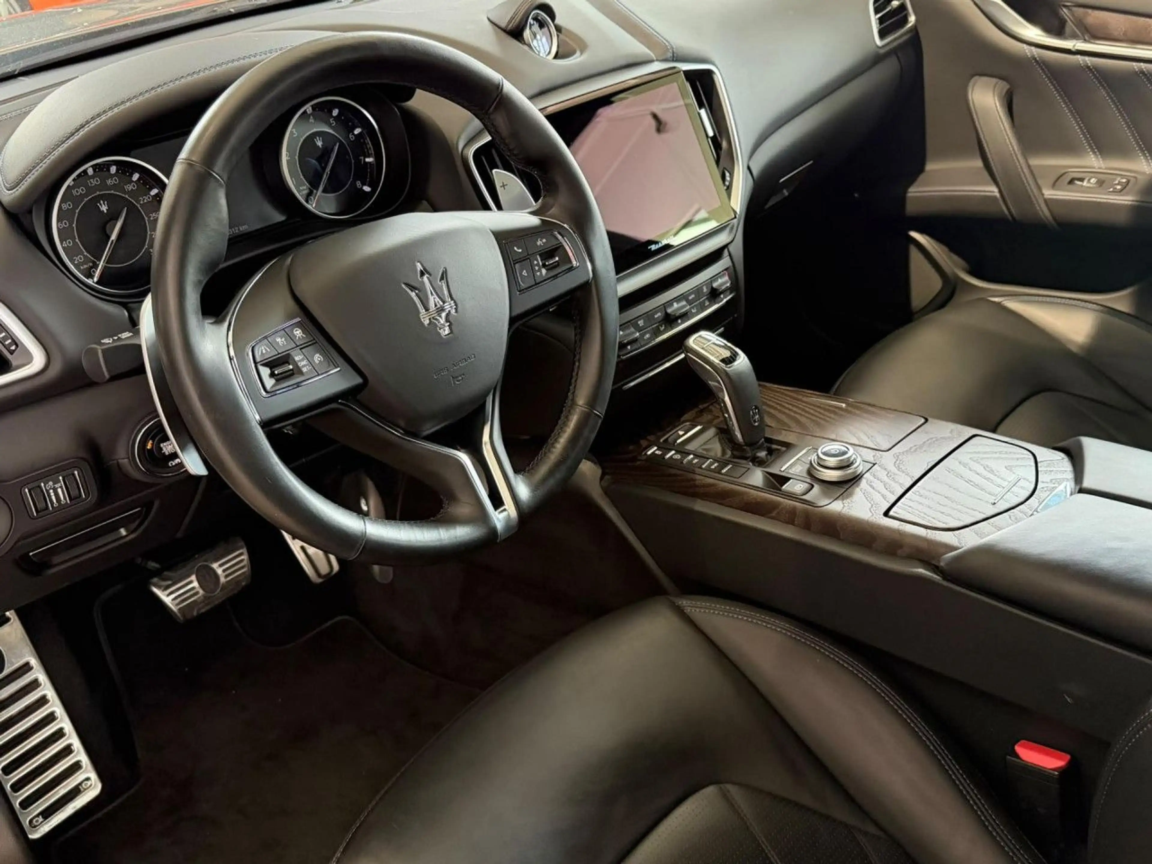Maserati Ghibli Hybrid GranLusso Bluetooth Vollleder Klima — photo 10