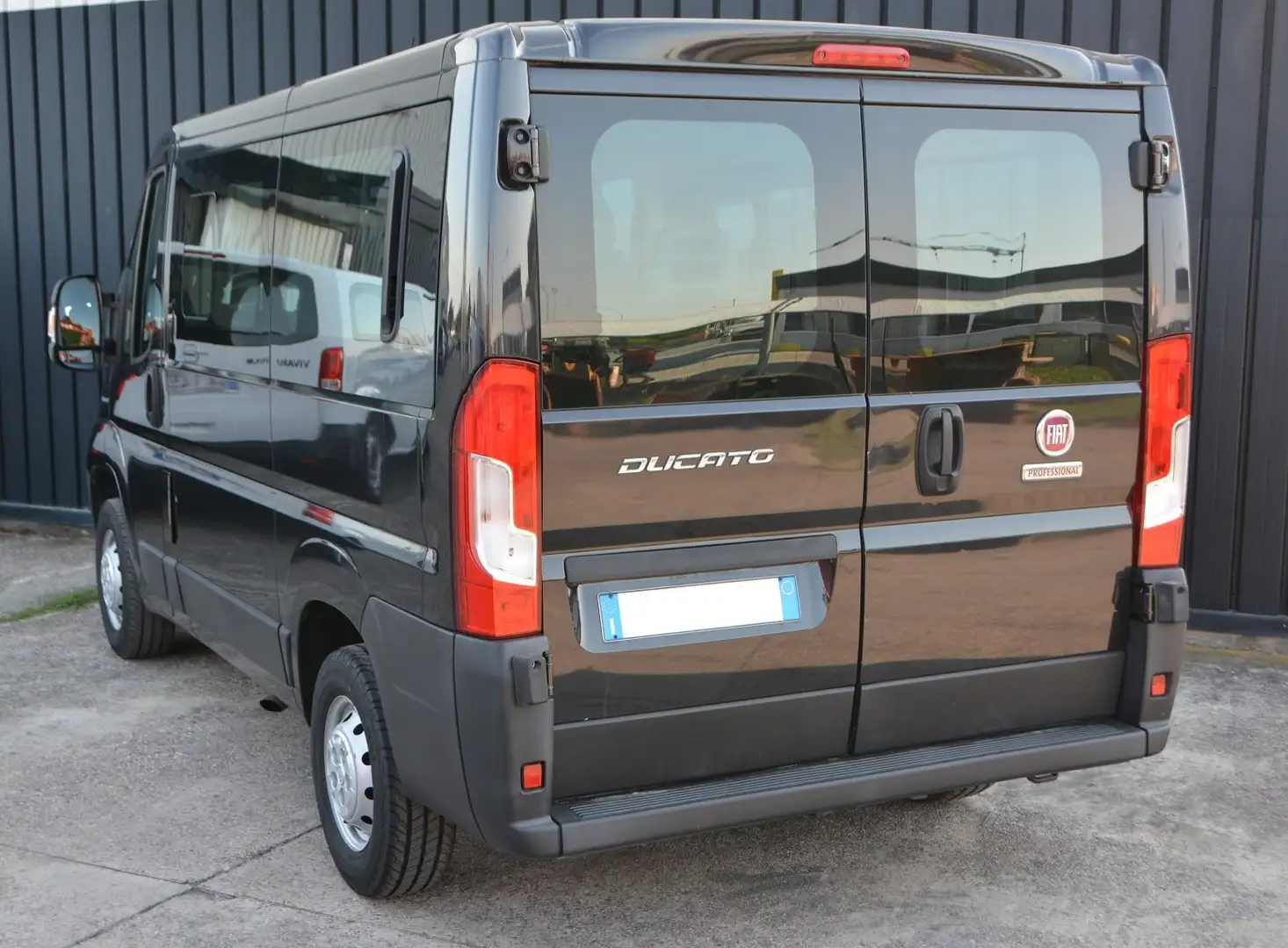 Fiat Ducato 30 2.3 MJT 140CV PC-TN COMBI PANORAMA Schwarz - 2