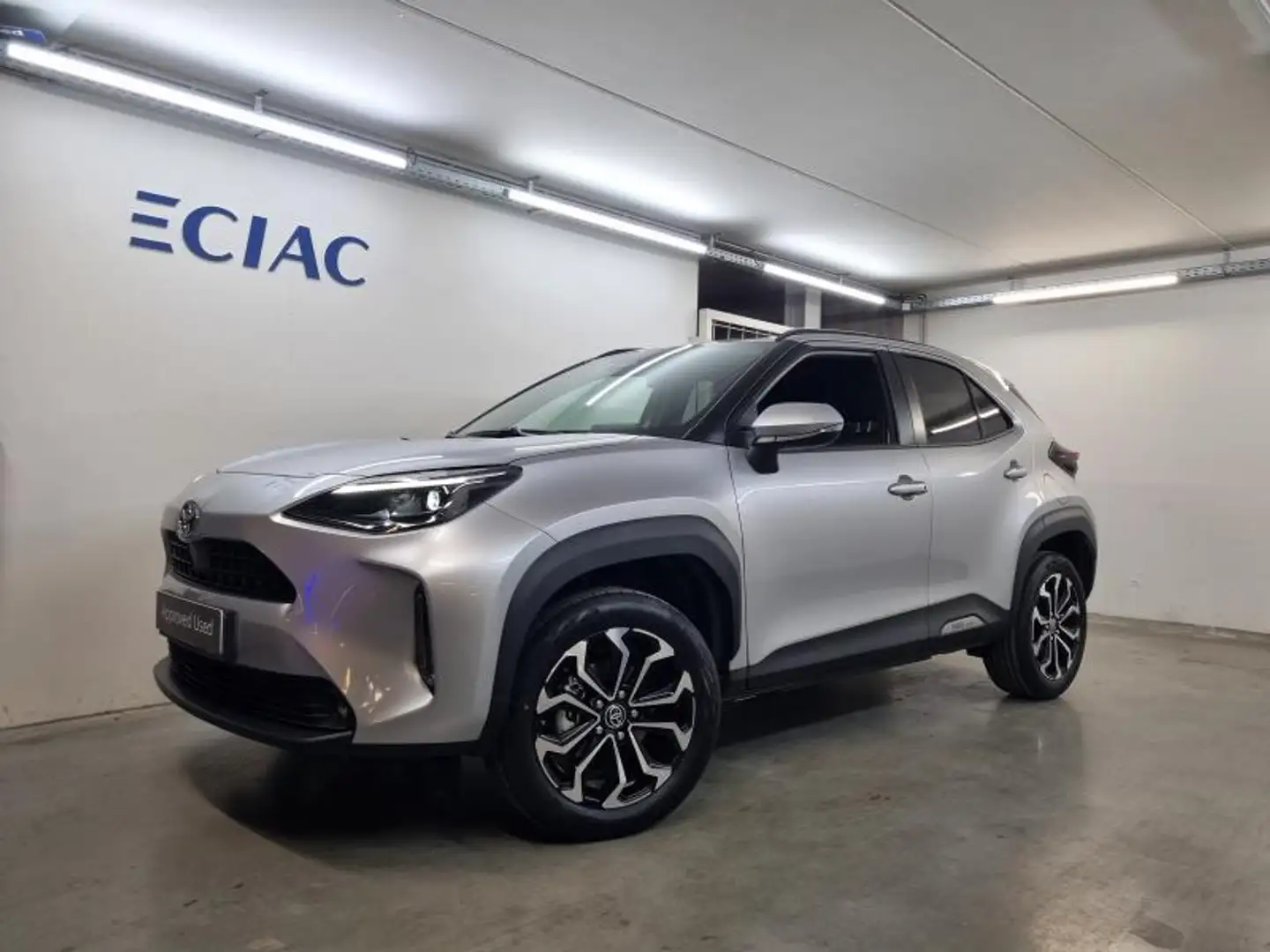Toyota Yaris Cross Dynamic Plus - Executive Pack Gris - 1