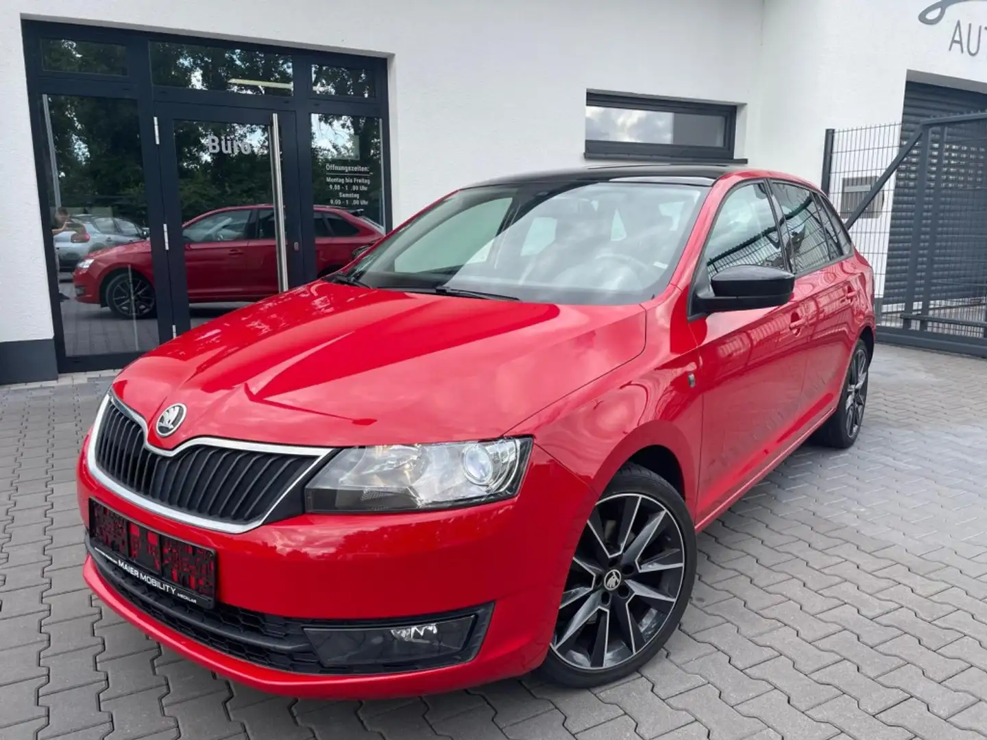 Skoda Style Plus Panorama- Xenon- Sport-1 Hand - 1