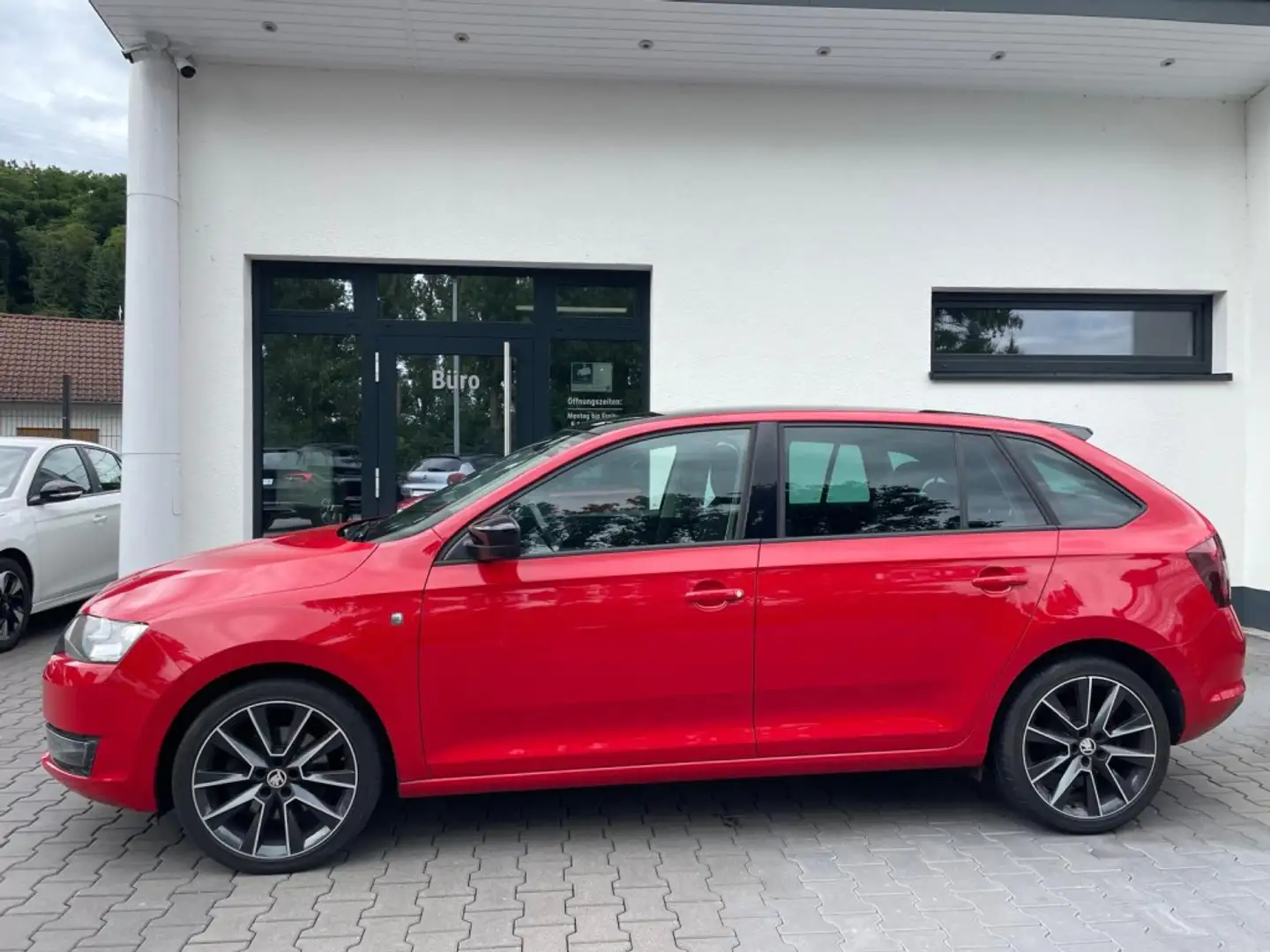 Skoda Style Plus Panorama- Xenon- Sport-1 Hand - 2