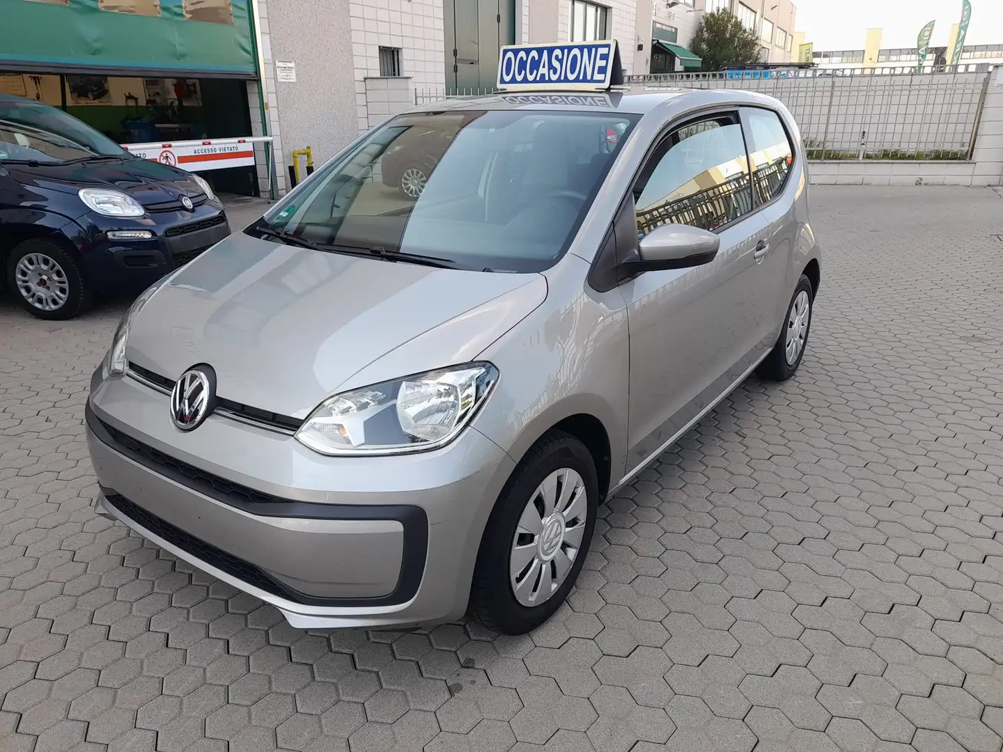 Volkswagen up! up! 3p 1.0 Move up! 60cv Gris - 1