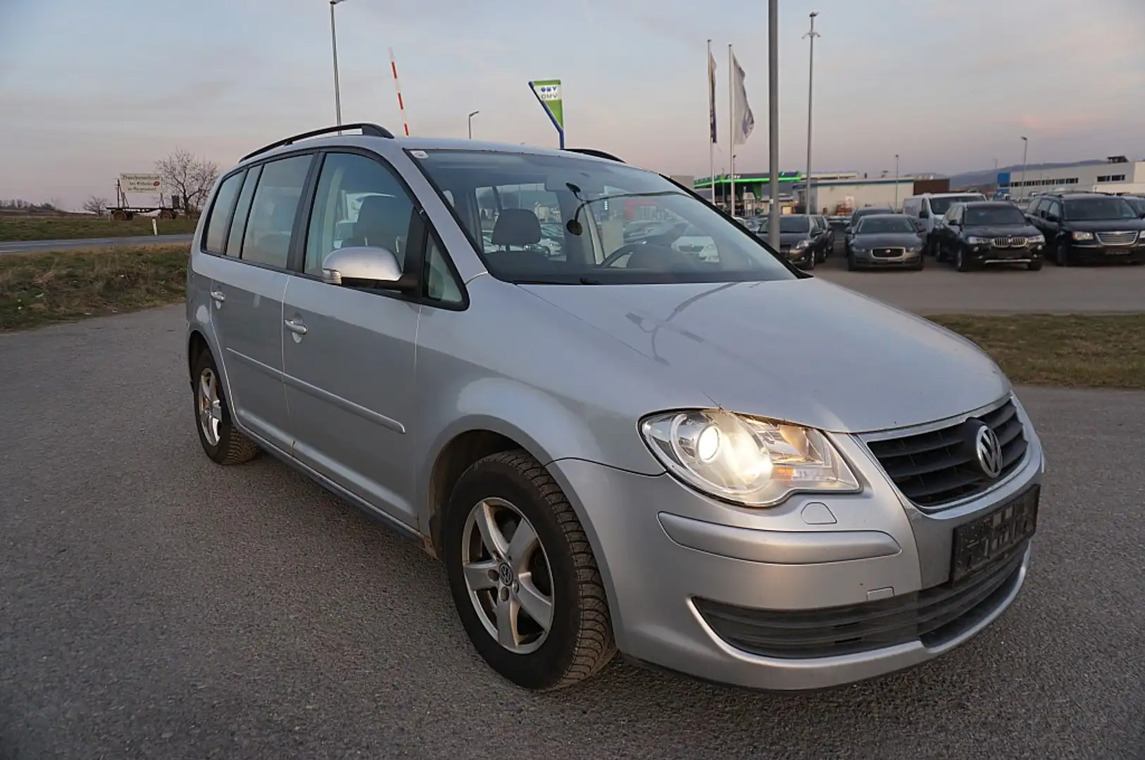 Volkswagen Touran Trendline 1,9 TDI DPF Grau - 2