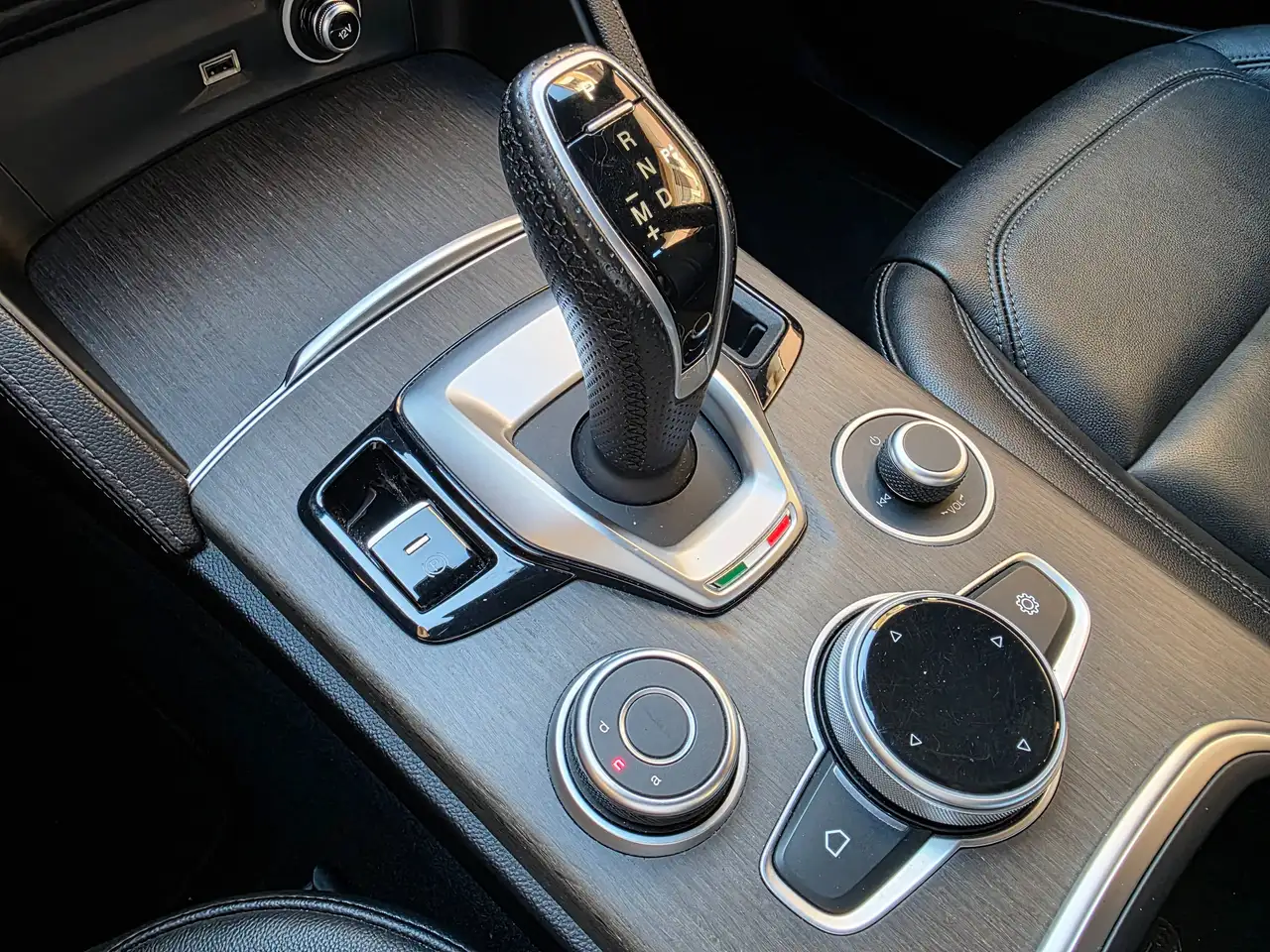Alfa Romeo Stelvio 2022 — фото 13