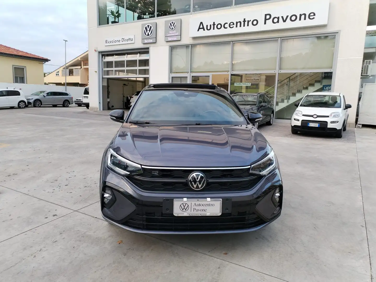 Volkswagen Taigo 1.0 tsi R-Line 115cv dsg-Matrix-Black Style-IQ Dr. Gris - 2