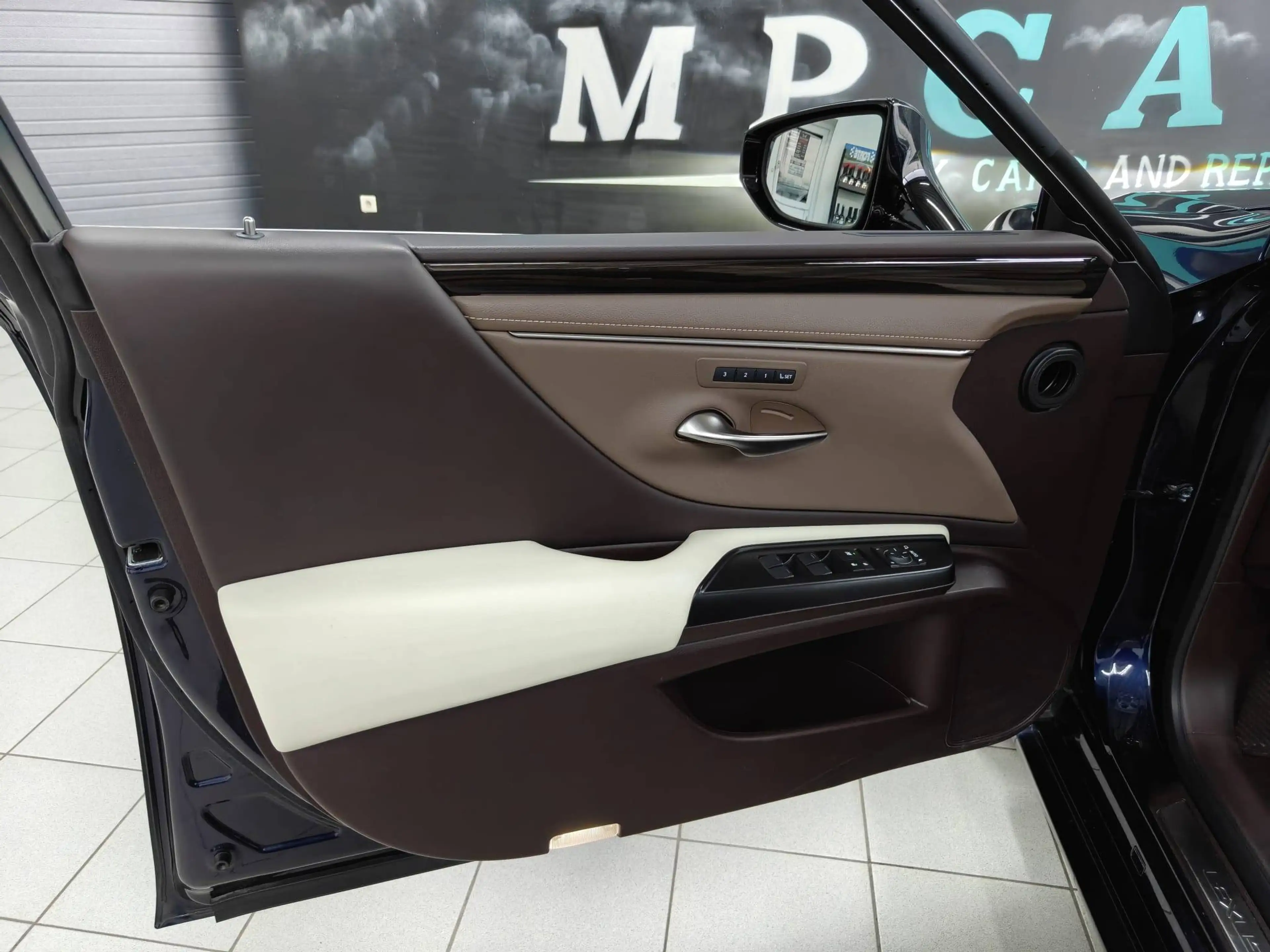 Lexus ES 300 ES 300h 2.5i Executive Line — photo 11