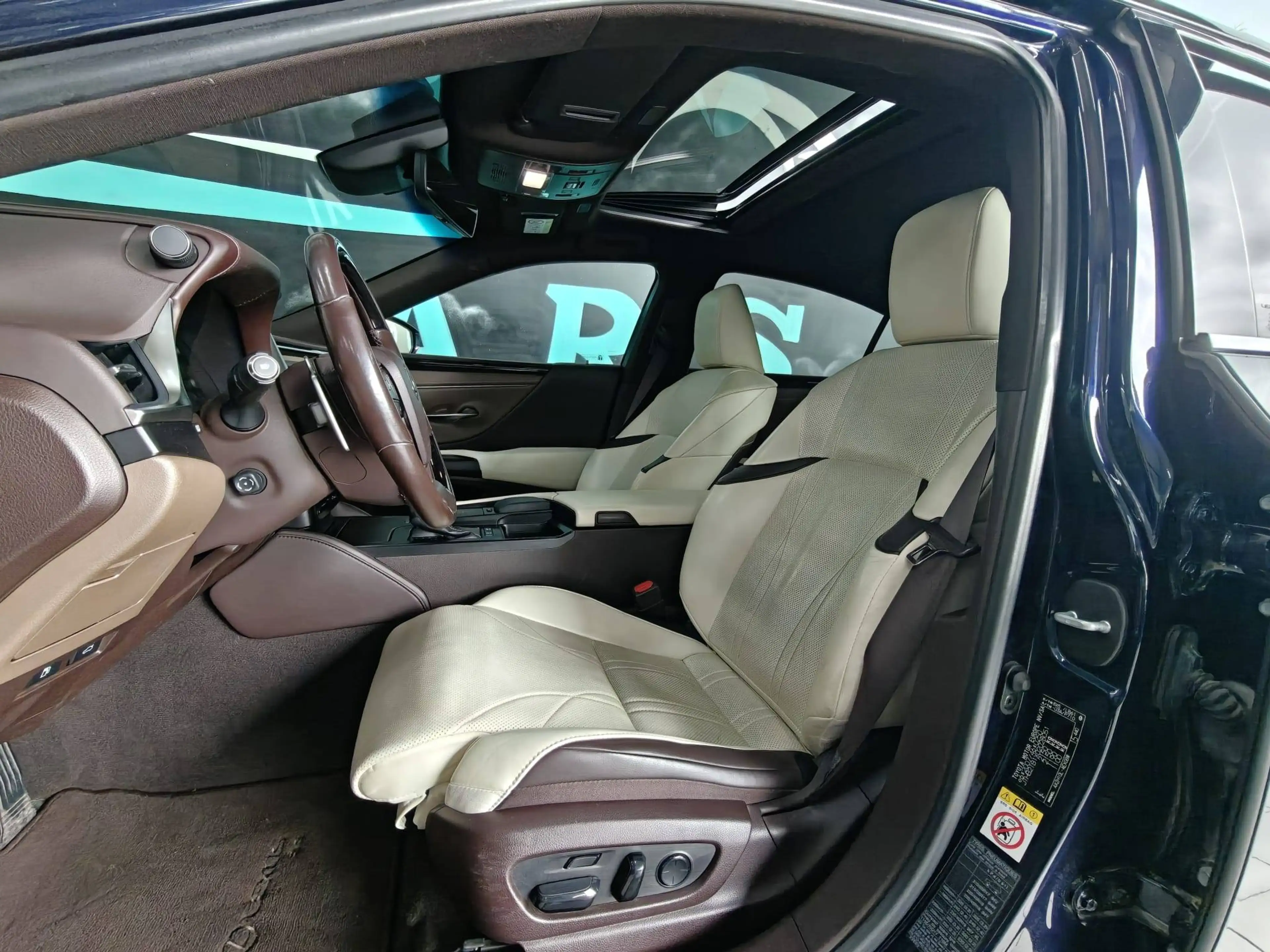 Lexus ES 300 ES 300h 2.5i Executive Line — photo 14