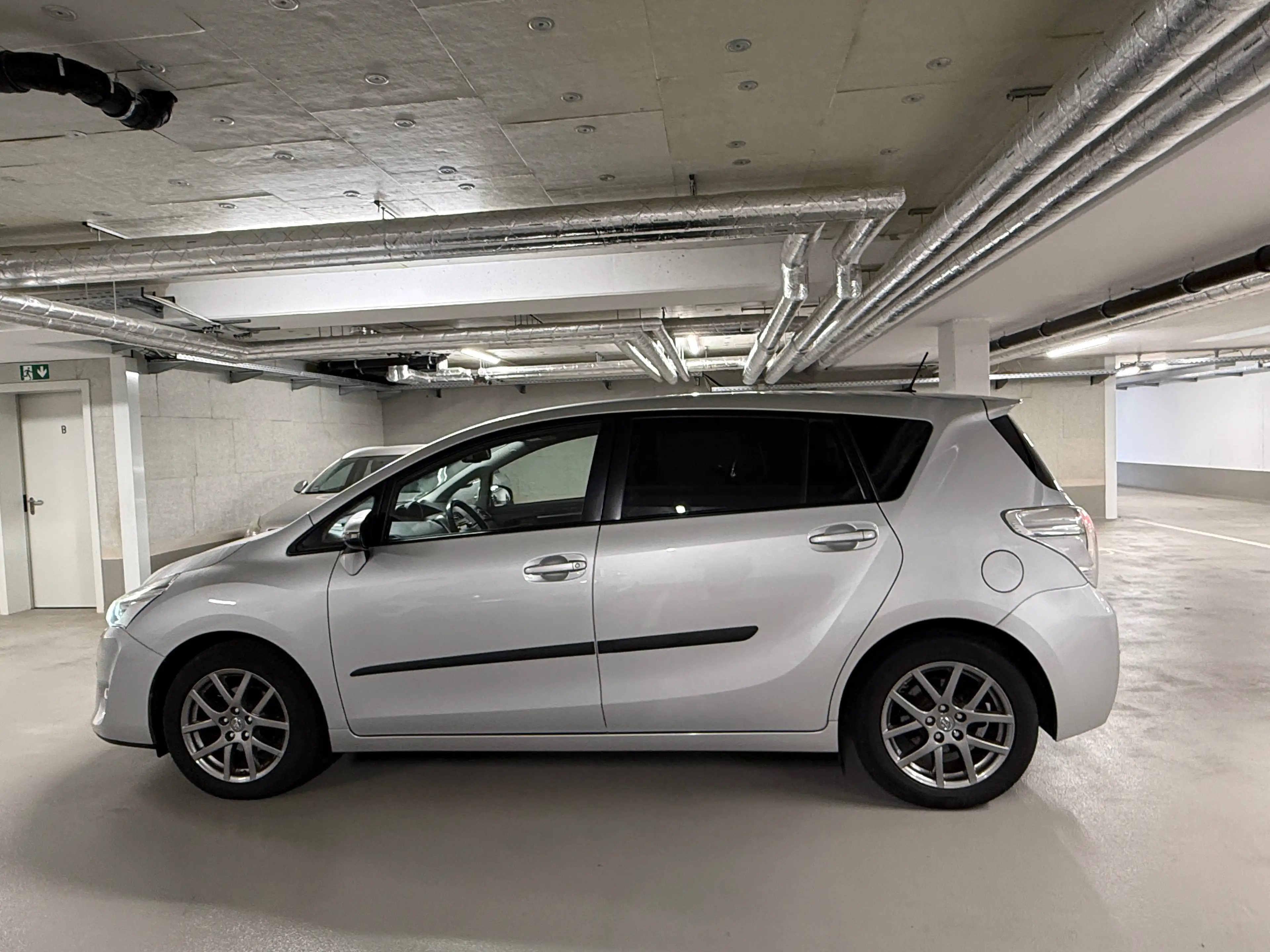 Toyota Verso 1.6 D-4D Executive*Navi*PDC*AHK* — photo 9