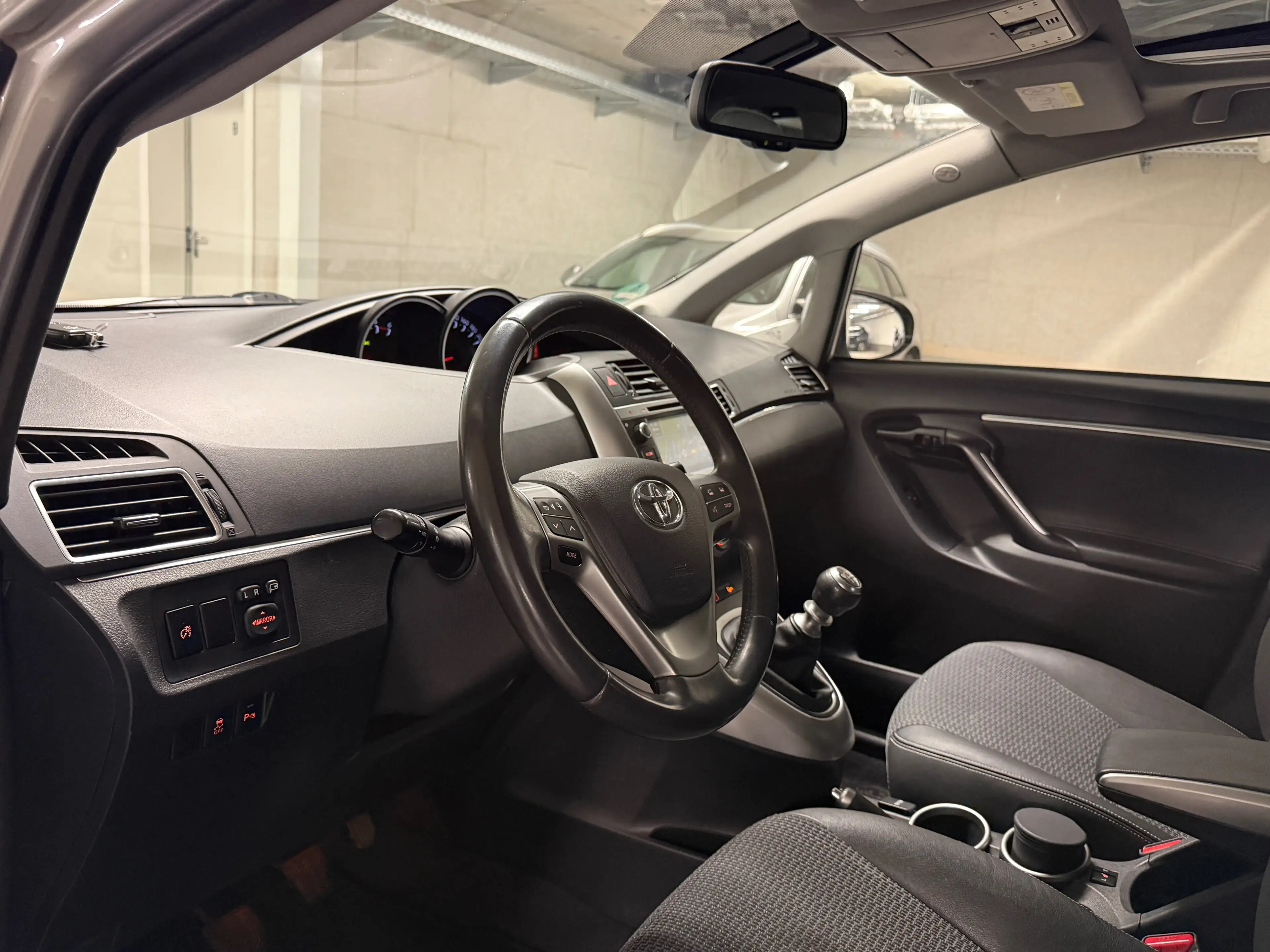 Toyota Verso 1.6 D-4D Executive*Navi*PDC*AHK* — photo 12