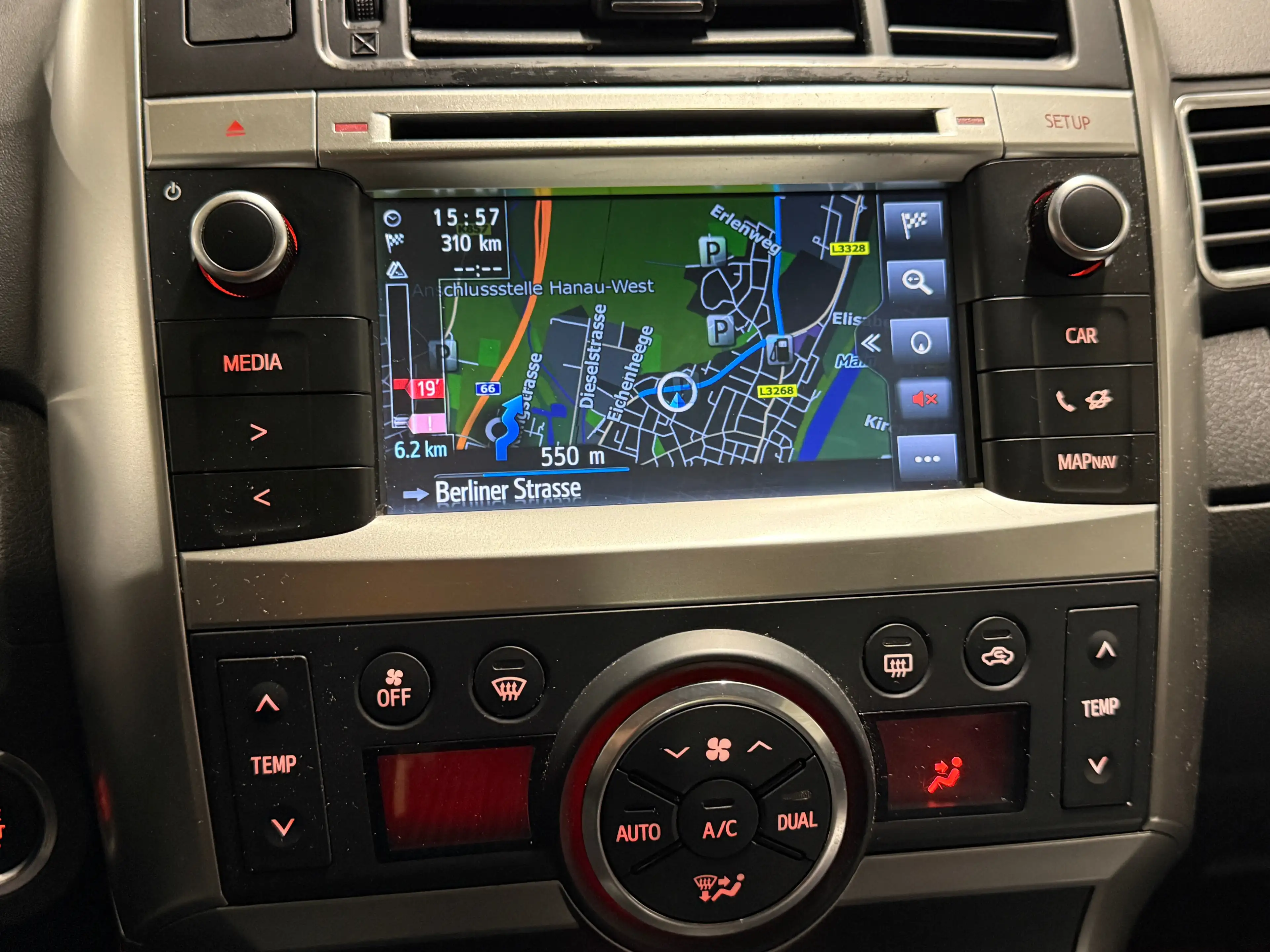 Toyota Verso 1.6 D-4D Executive*Navi*PDC*AHK* — photo 20