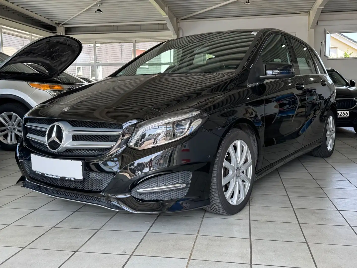 Mercedes-Benz B 200 Urban/NAVI/LED/TEL/PDC/SHZ/ALU Schwarz - 1