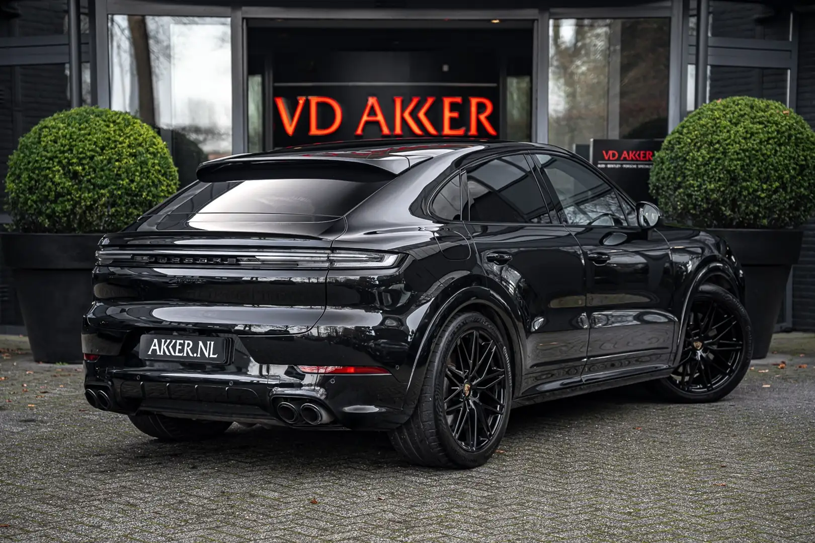 Porsche Cayenne Coupé E-Hybrid SportDesign BTW Np.174k | Head-up | Schwarz - 2