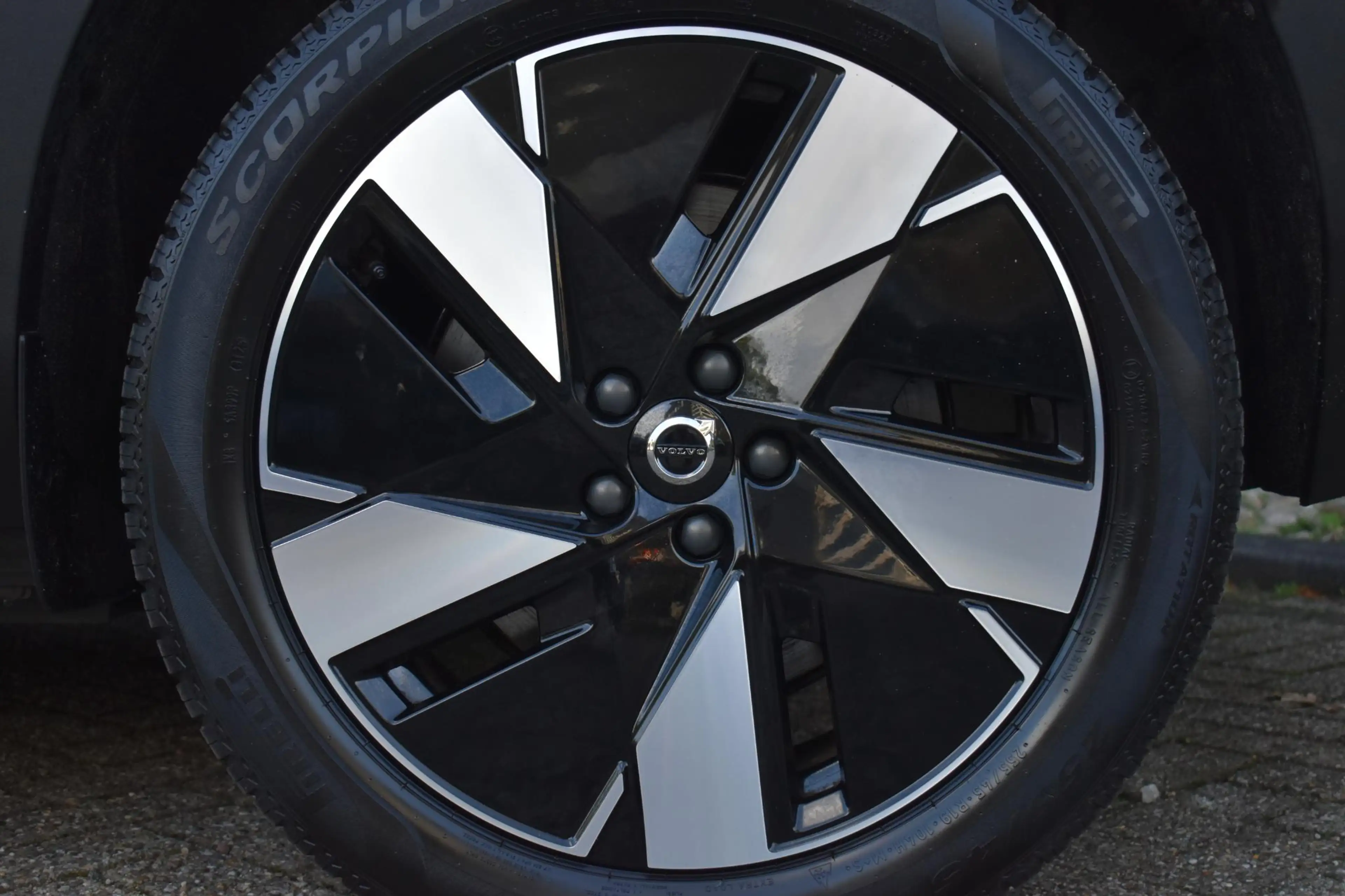 Volvo EX40 Single Motor Extended Range Plus 82 kWh | Trekhaak — photo 9