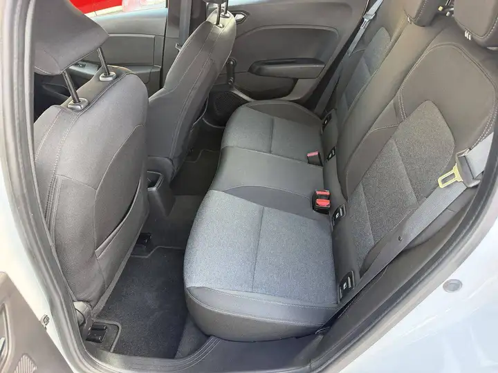 Renault Clio Clio automatica. hybrid Zen  autocarro 5 posti N1 — foto 14