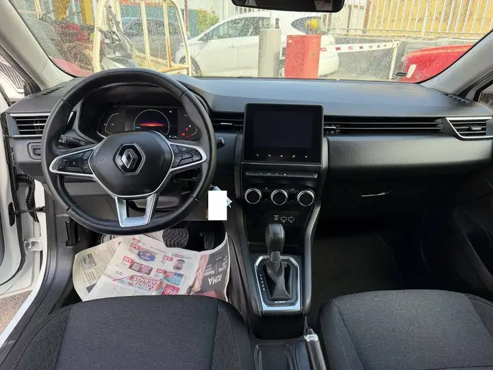 Renault Clio Clio automatica. hybrid Zen  autocarro 5 posti N1 — foto 12