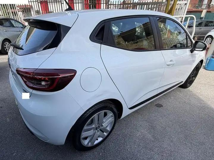 Renault Clio Clio automatica. hybrid Zen  autocarro 5 posti N1 — foto 6