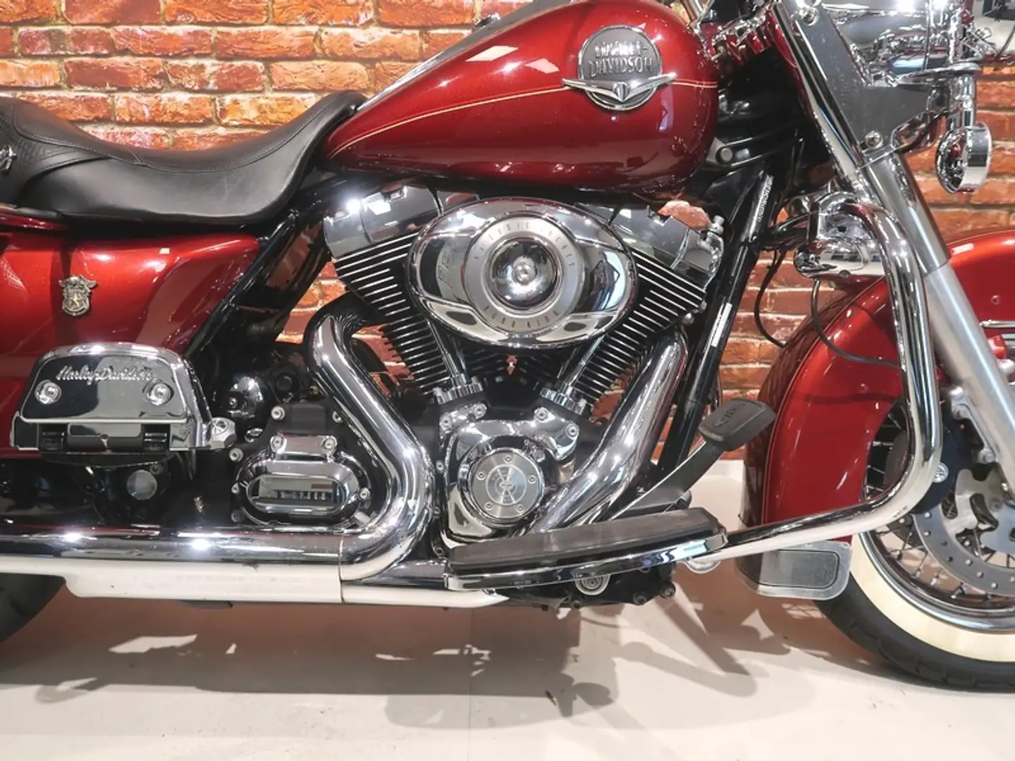 Harley-Davidson Road King FLHRC Classic 1580 Rouge - 2