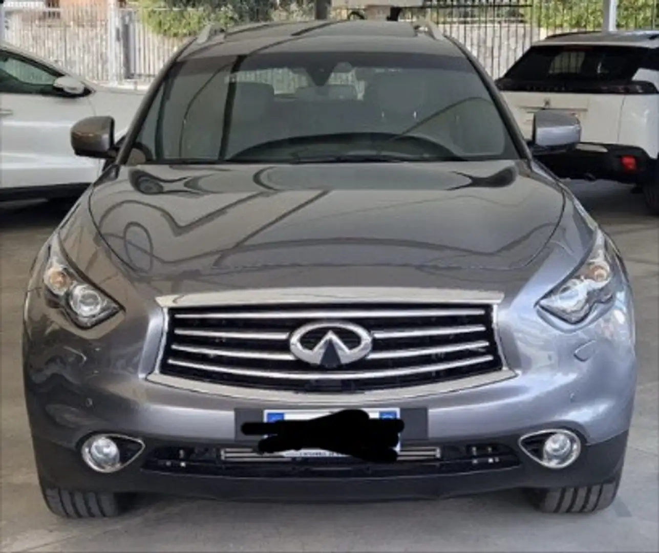 Infiniti QX70 S Premium Grau - 2