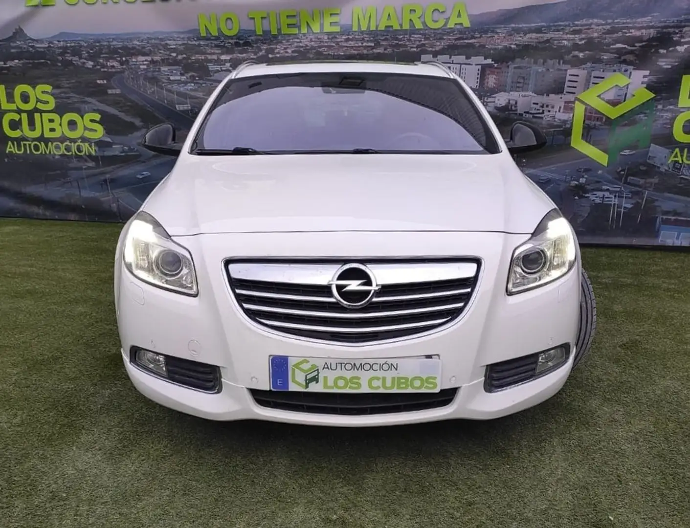 Opel Insignia ST 2.0 CDTI Biturbo 4x4 Sportive Auto Weiß - 2